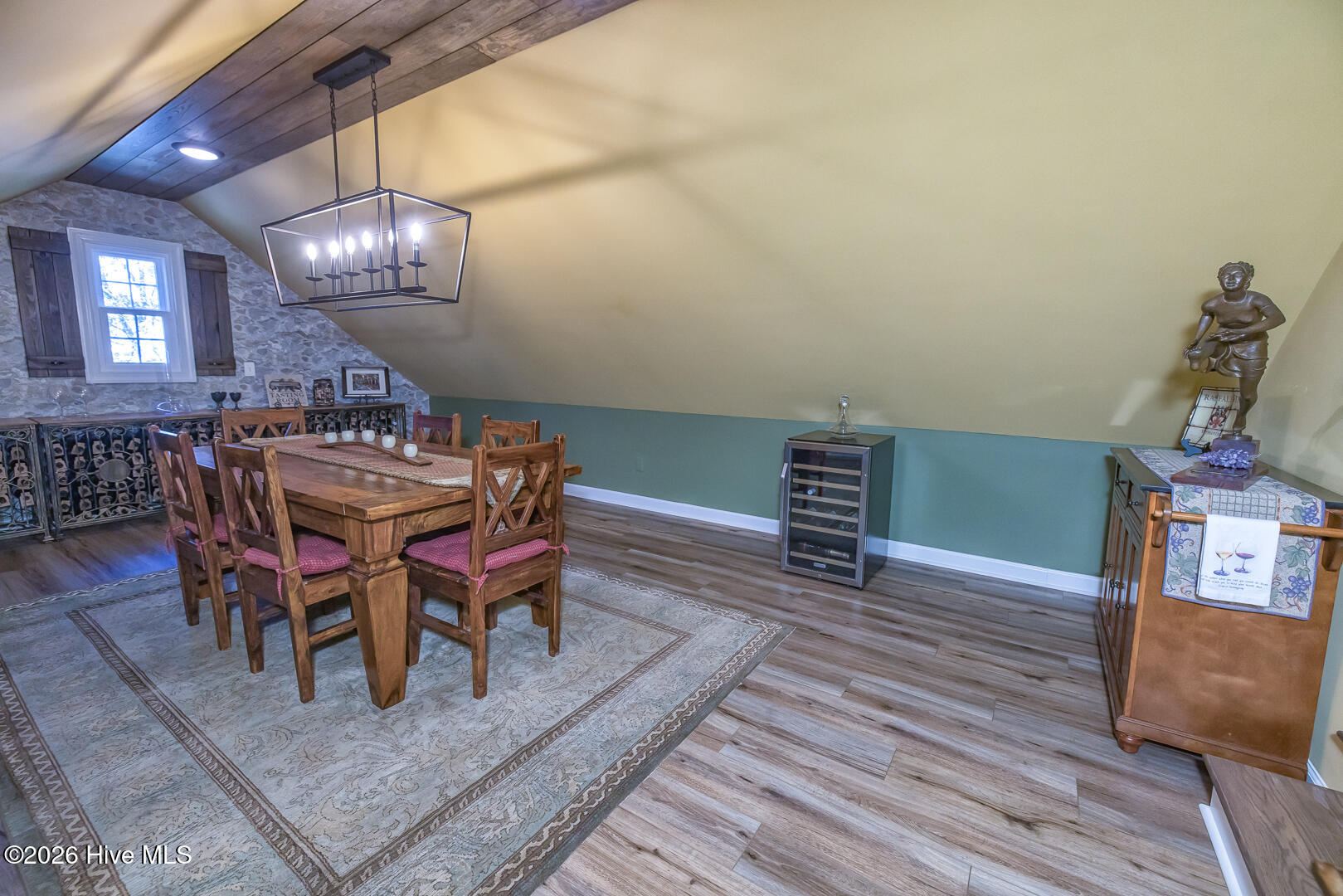 100550296 | Photo 44