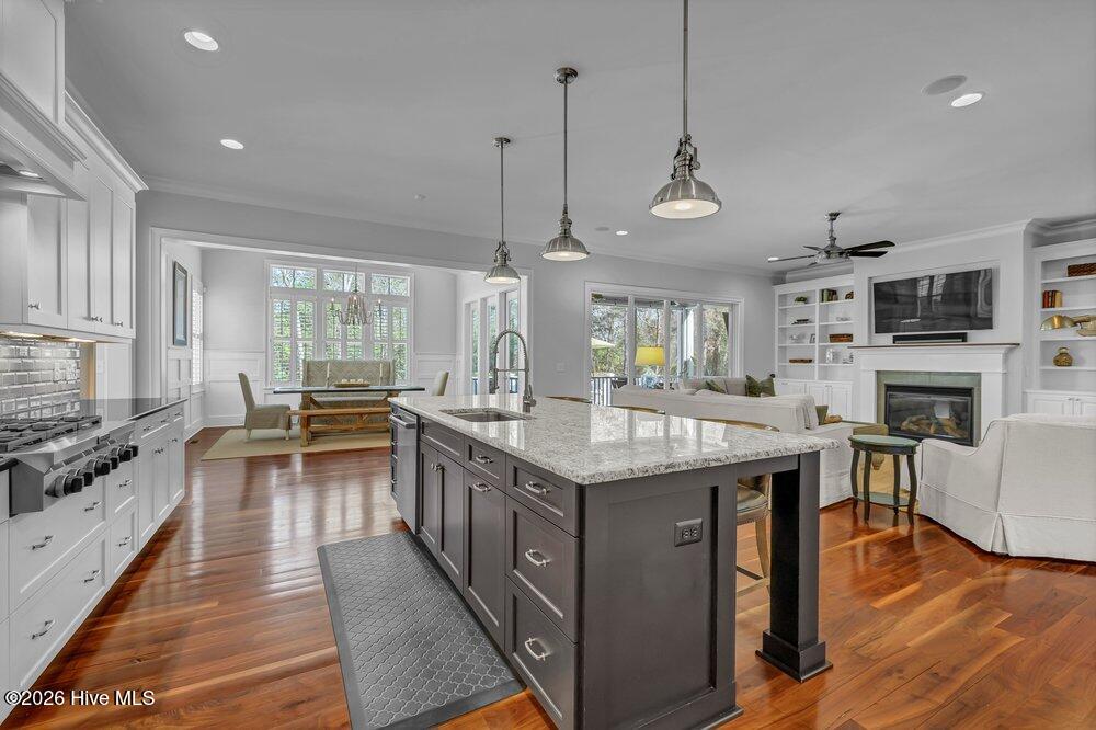 100563966 | Photo 19