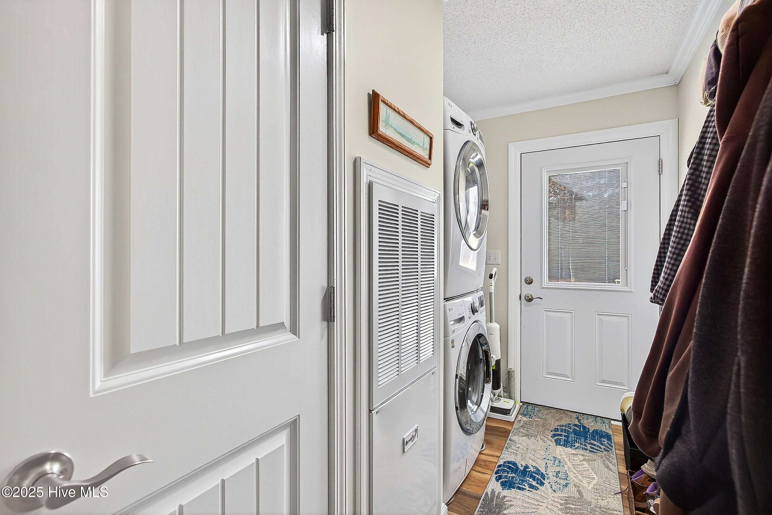 100543152 | Photo 26