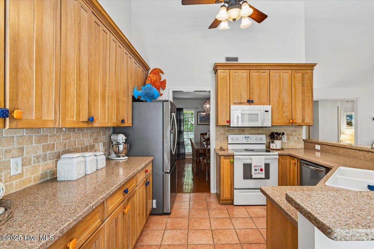 100518742 | Photo 16