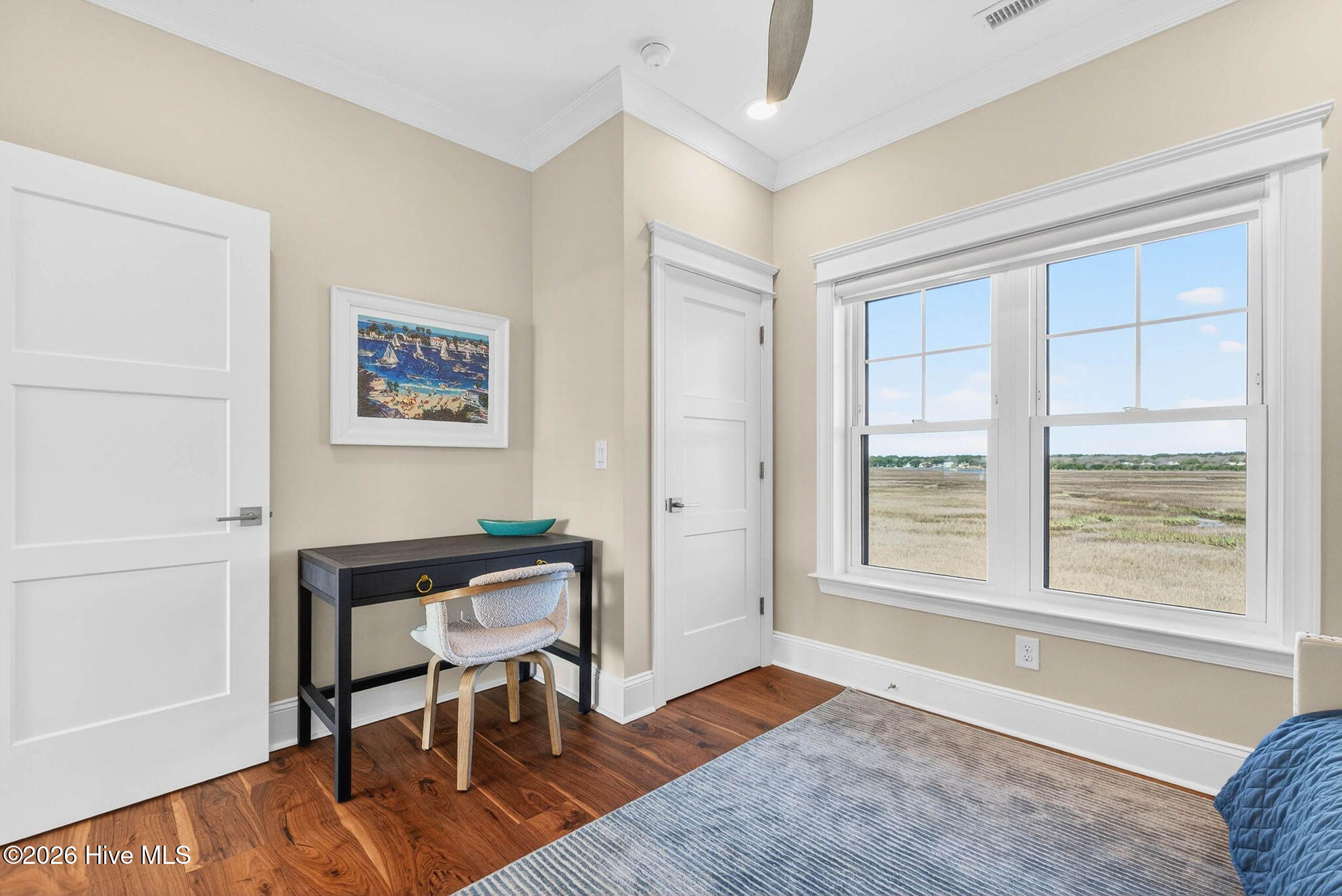 100561334 | Photo 52