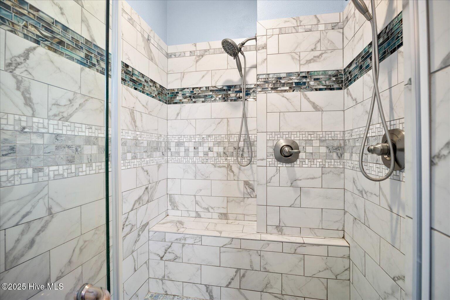 100530582 | Photo 25