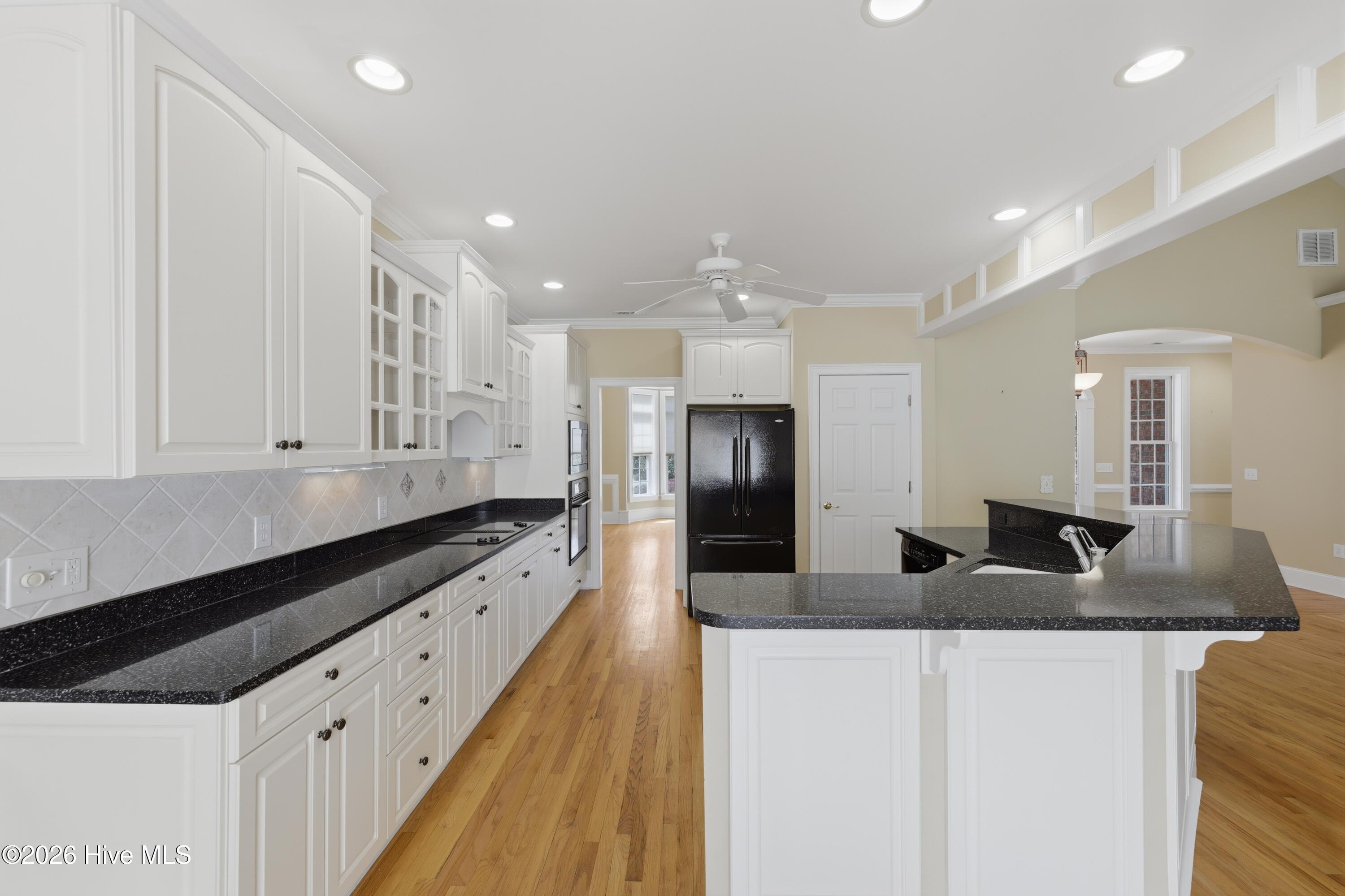 100564679 | Photo 21