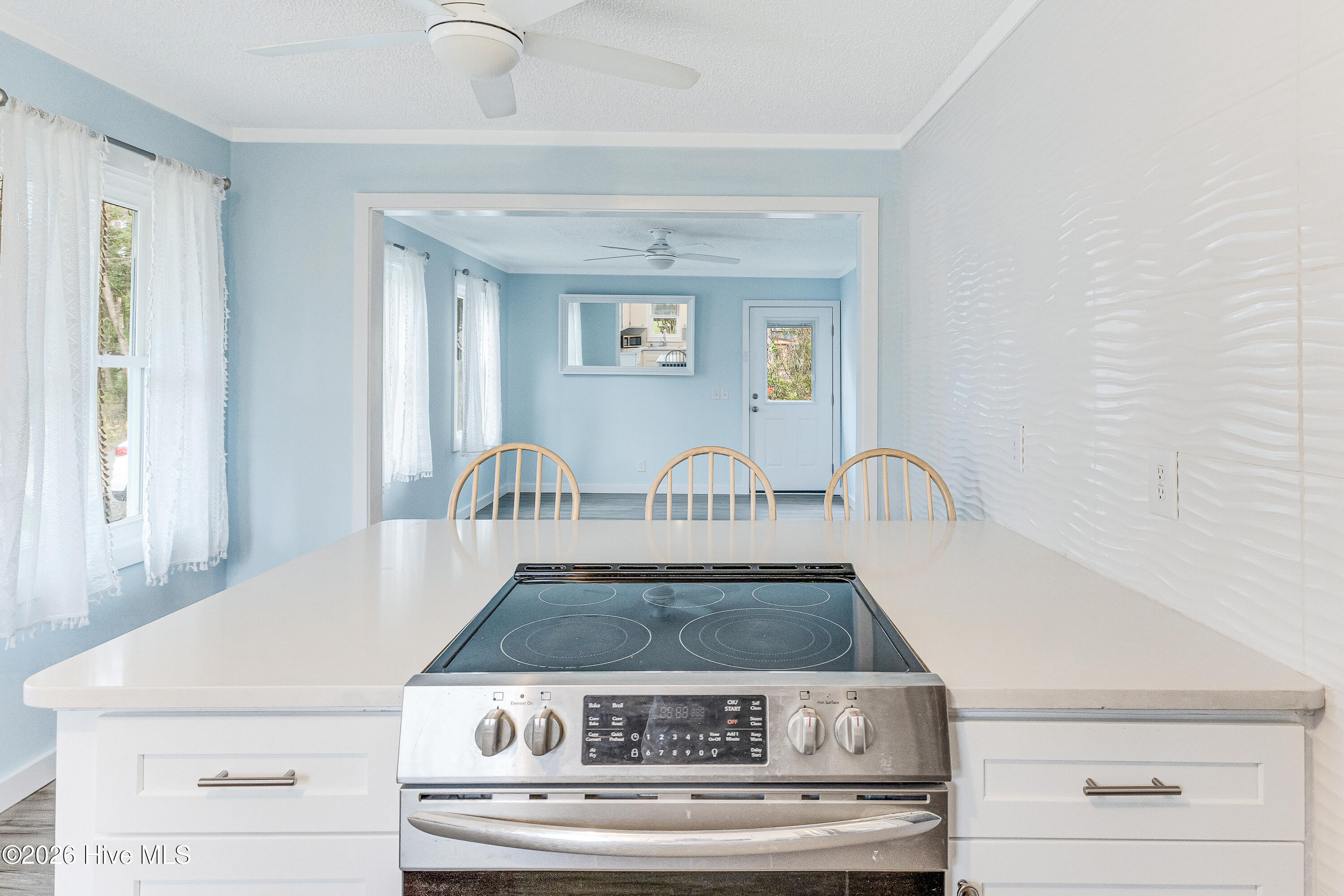 100560592 | Photo 12