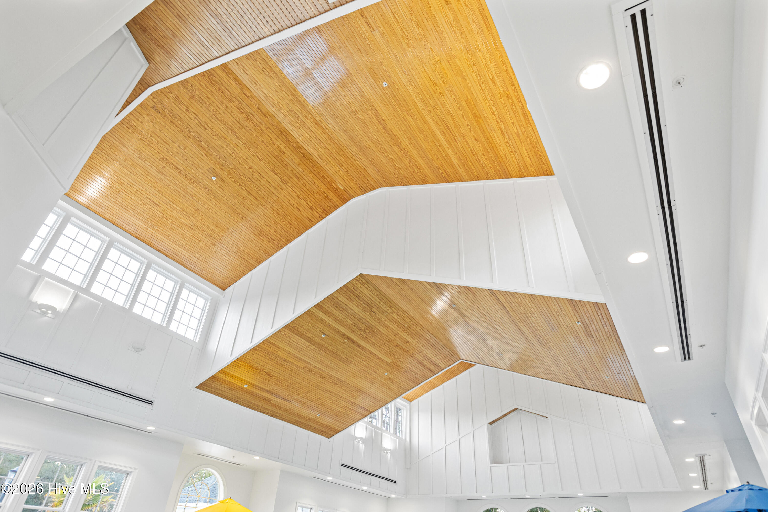 100560596 | Photo 58