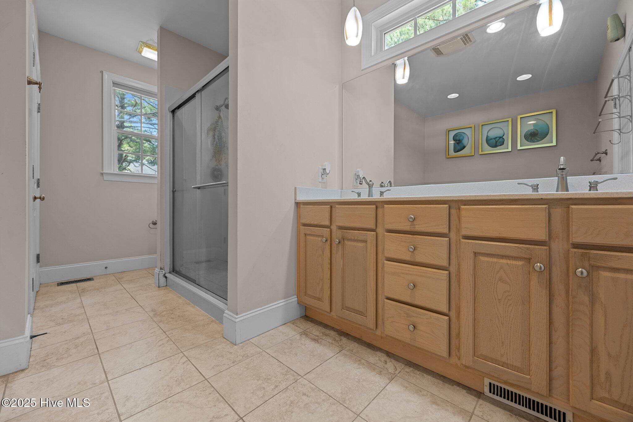 100516018 | Photo 31