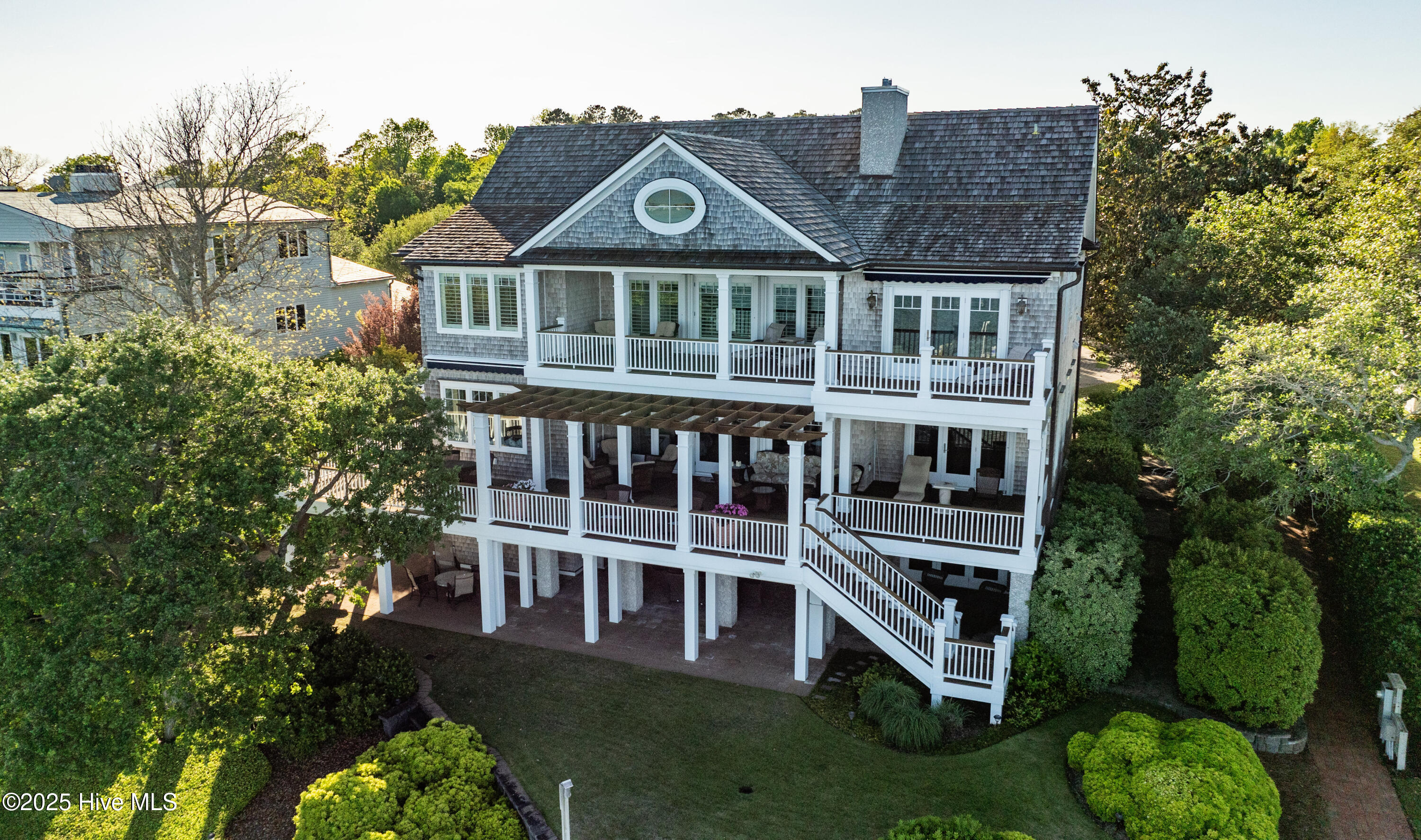 100504113 | Photo 70