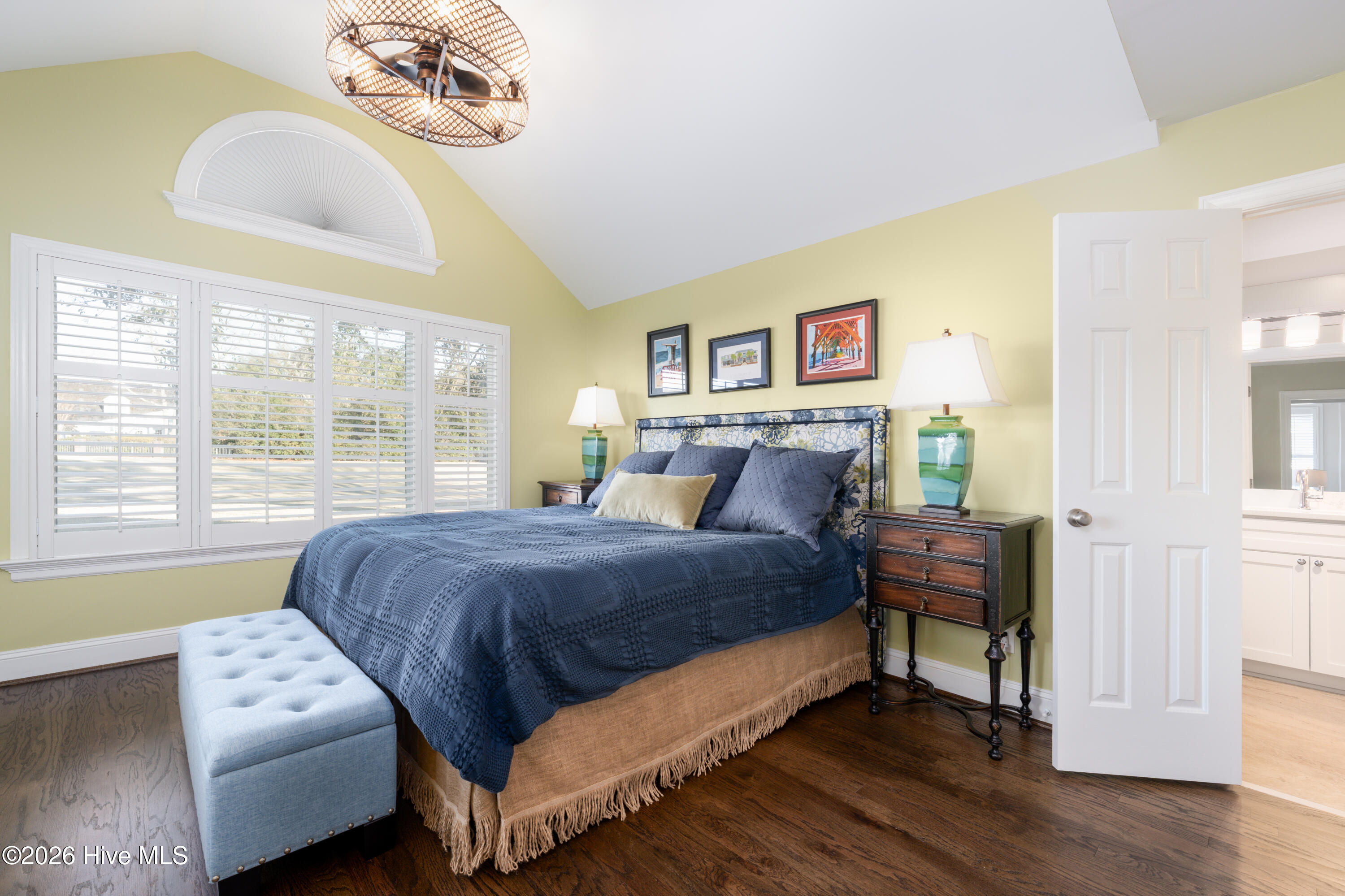 100553982 | Photo 10