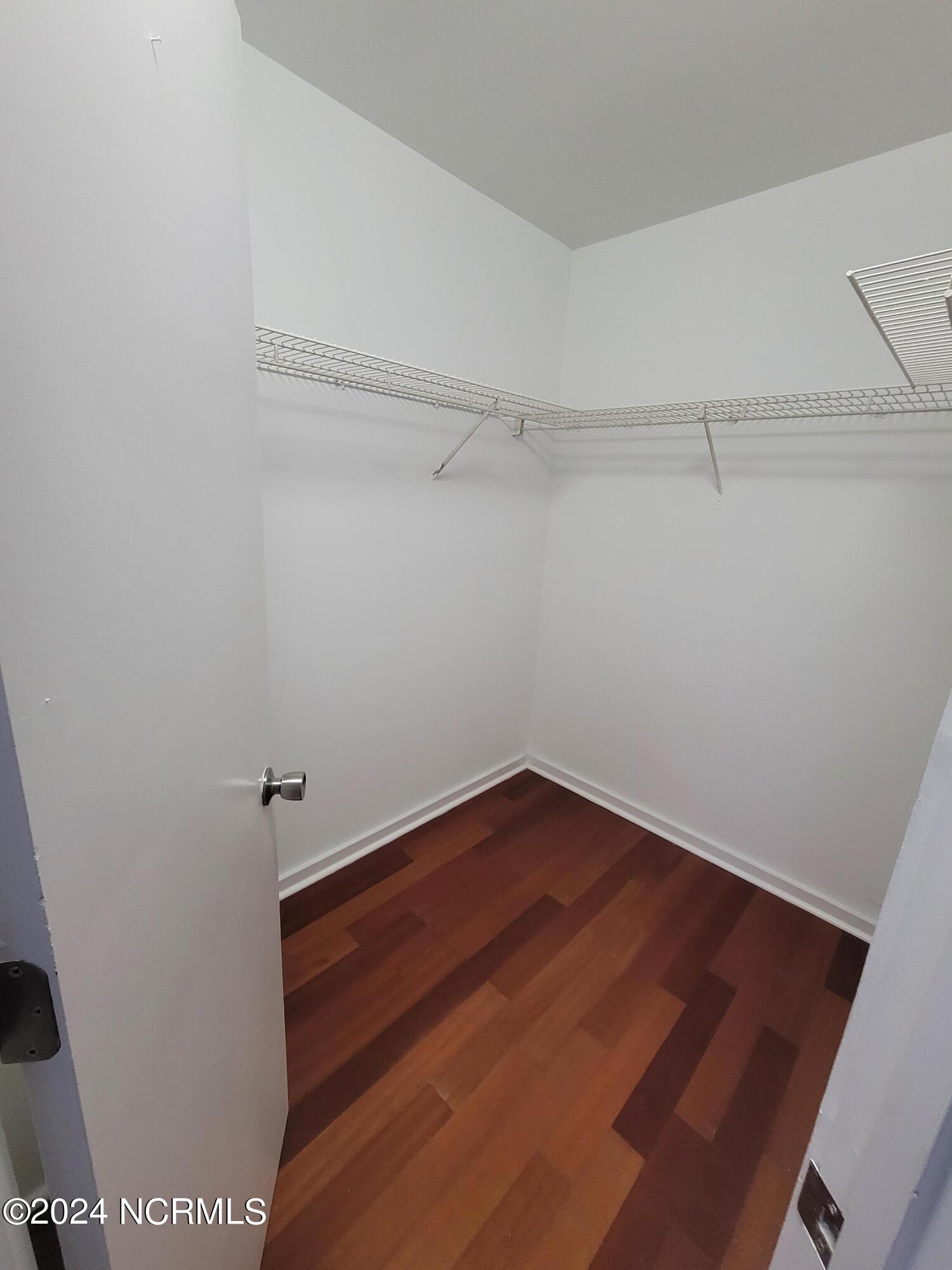 100565736 | Photo 10