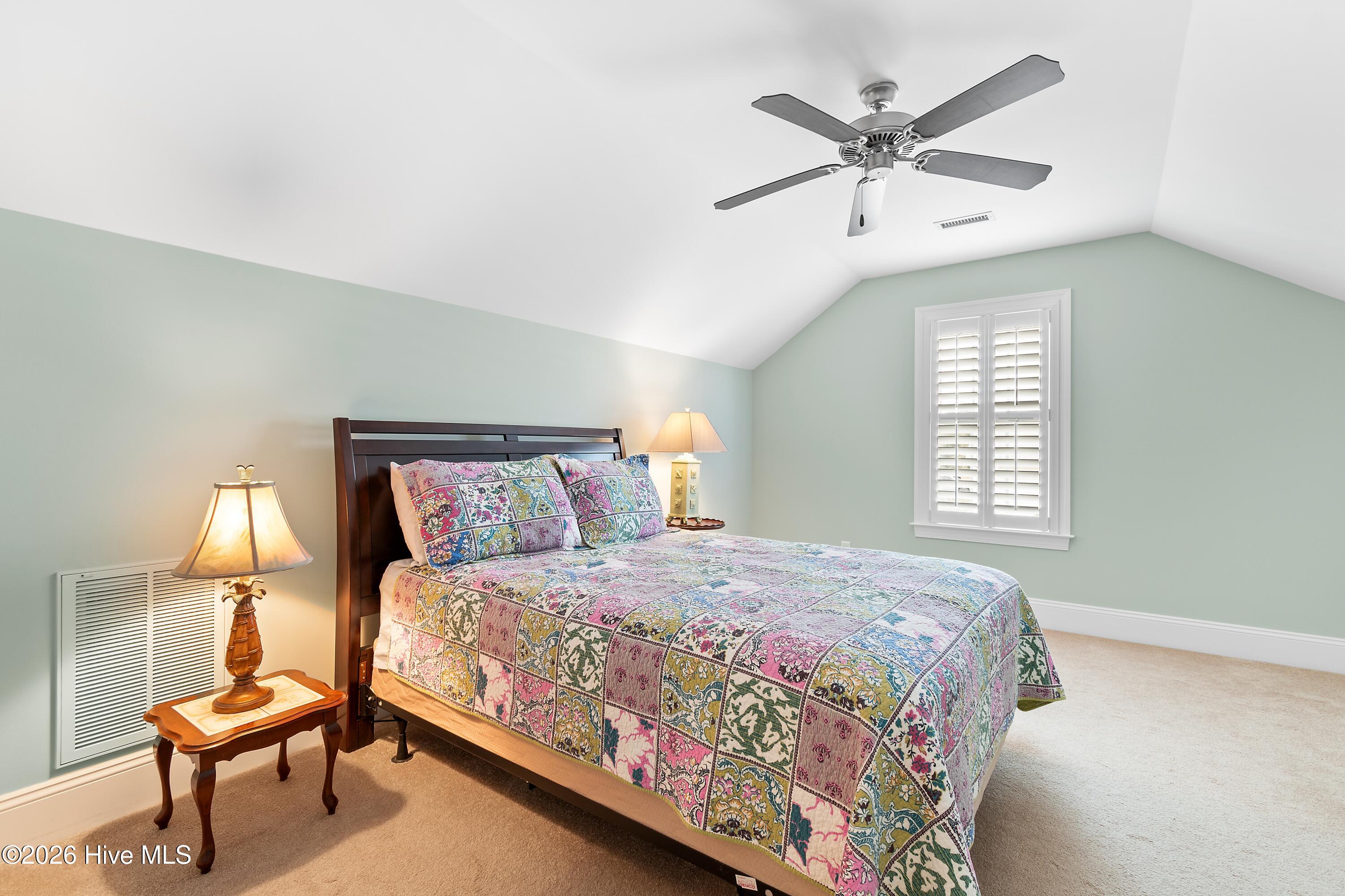 100554083 | Photo 37