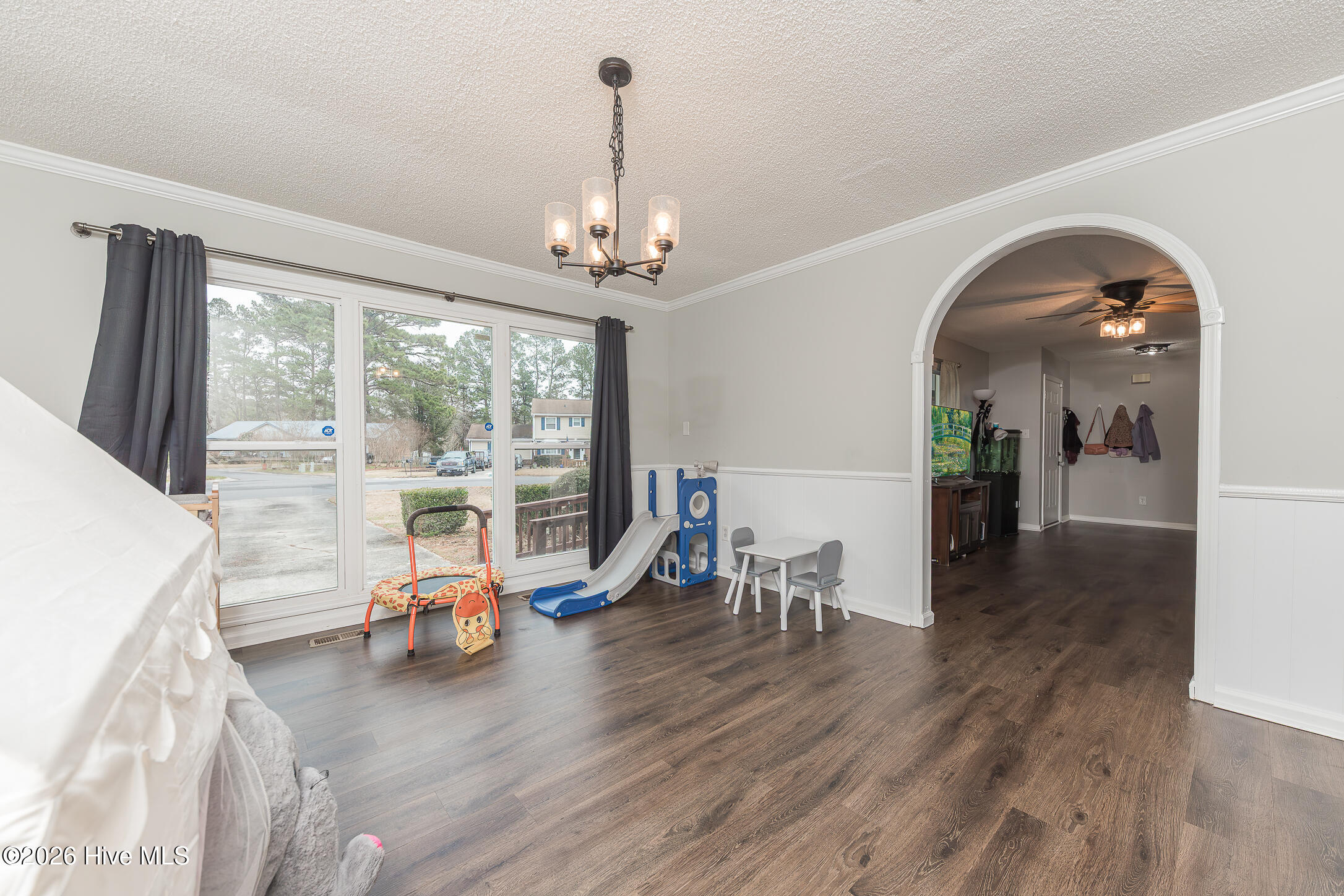 100558087 | Photo 11