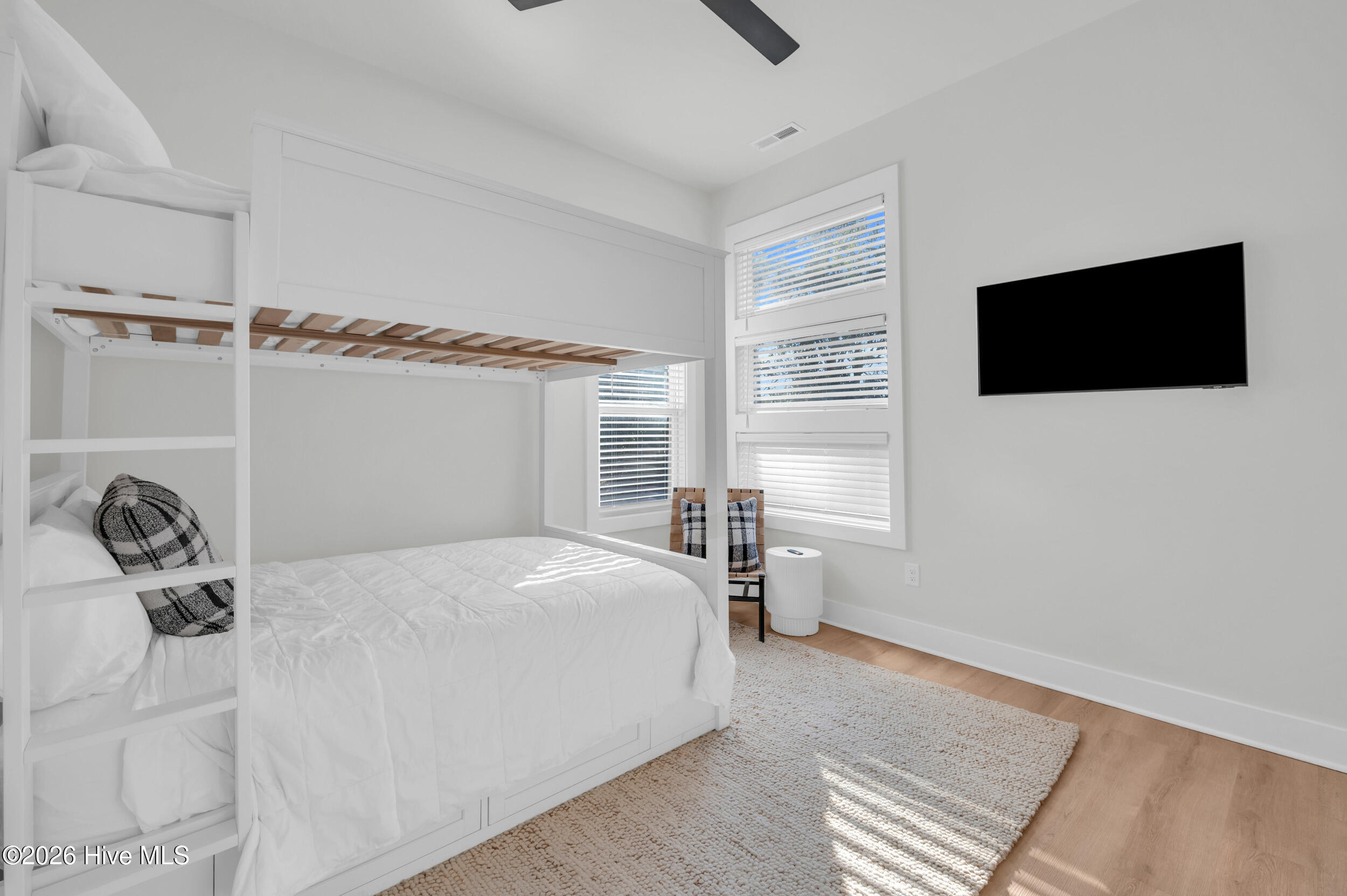 100553113 | Photo 24