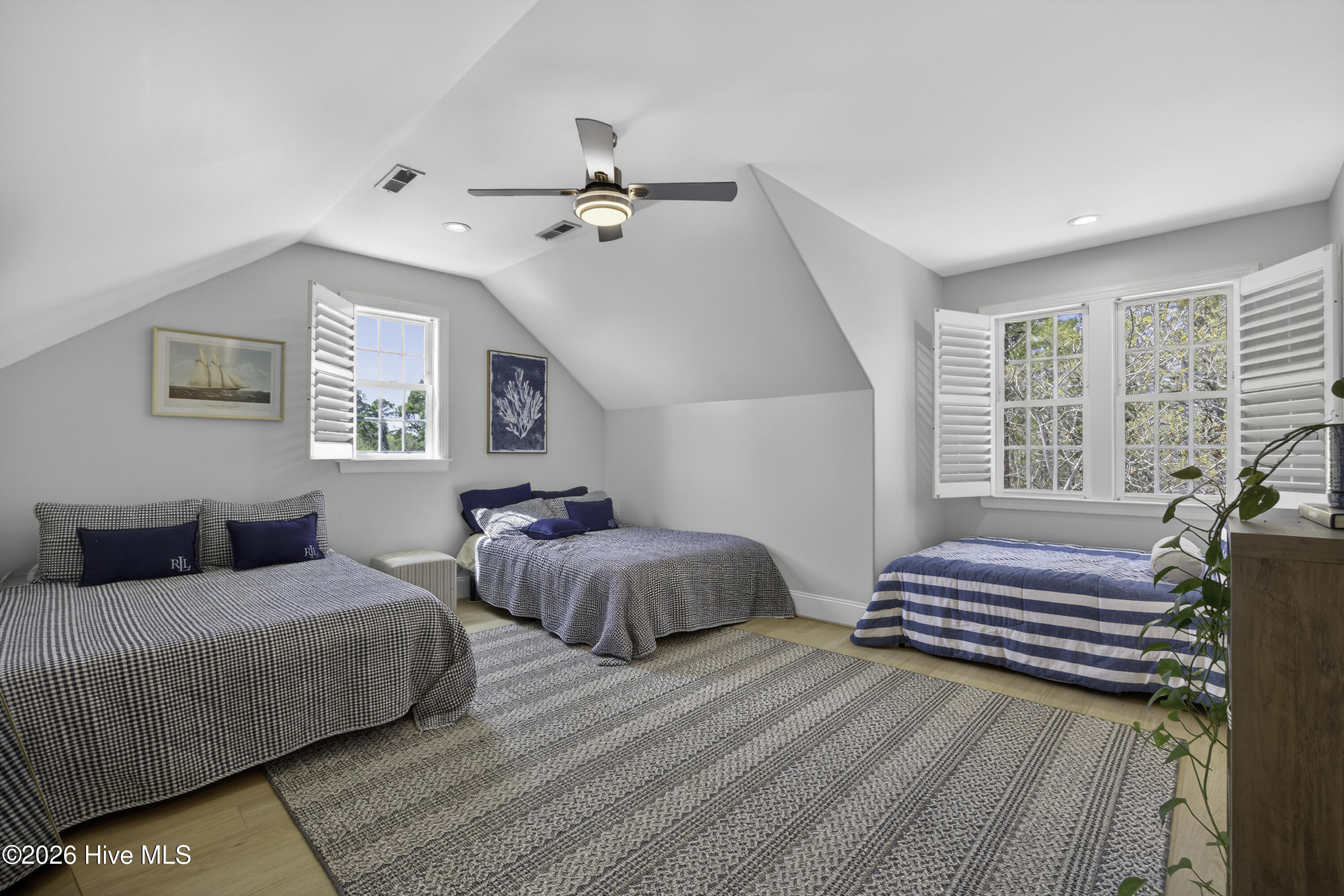 100564665 | Photo 34