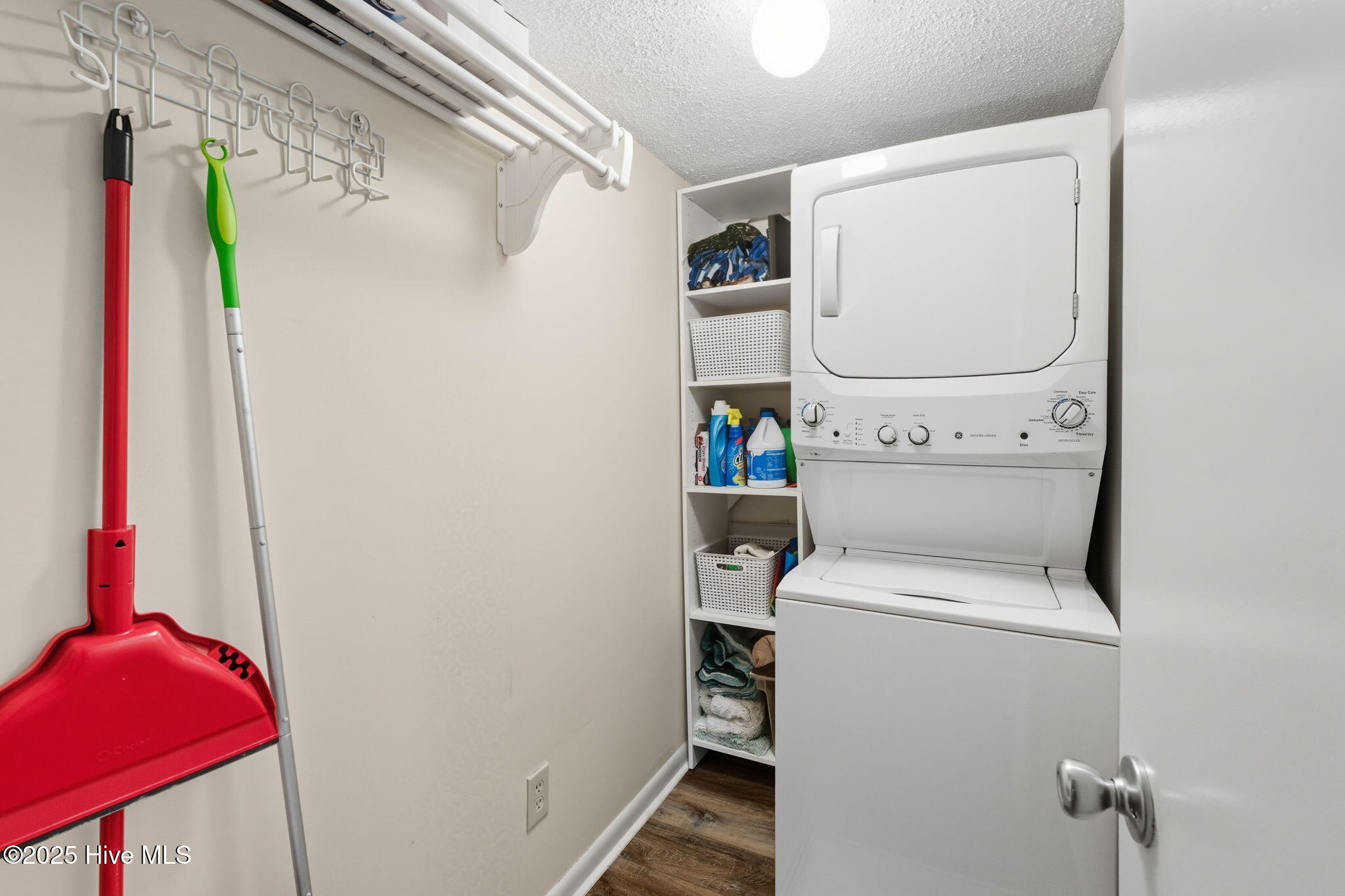 100535157 | Photo 30