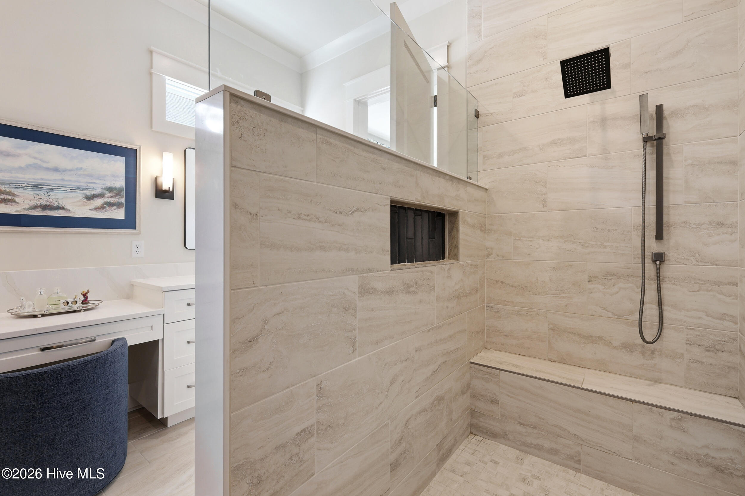 100566937 | Photo 37