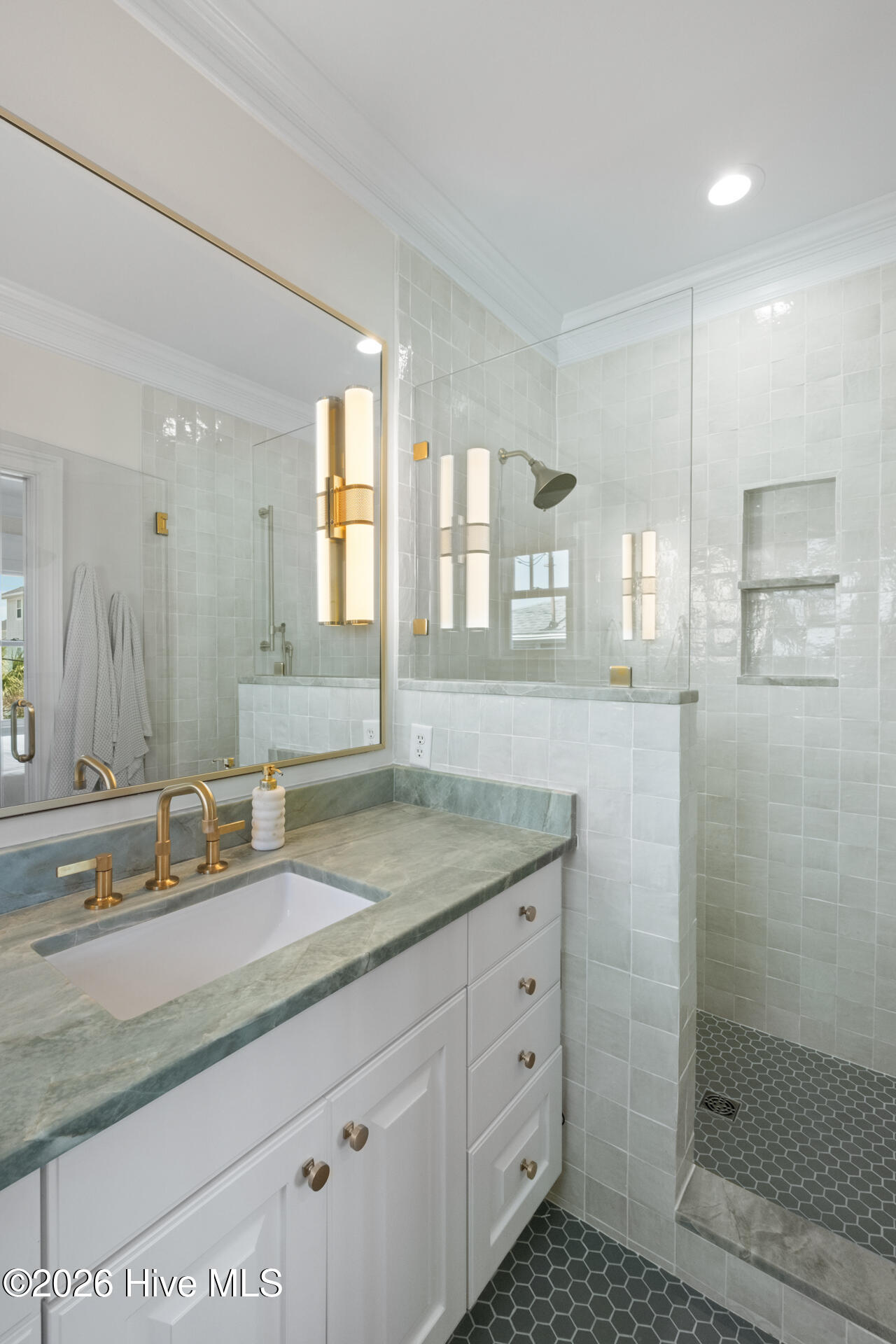 100567565 | Photo 35