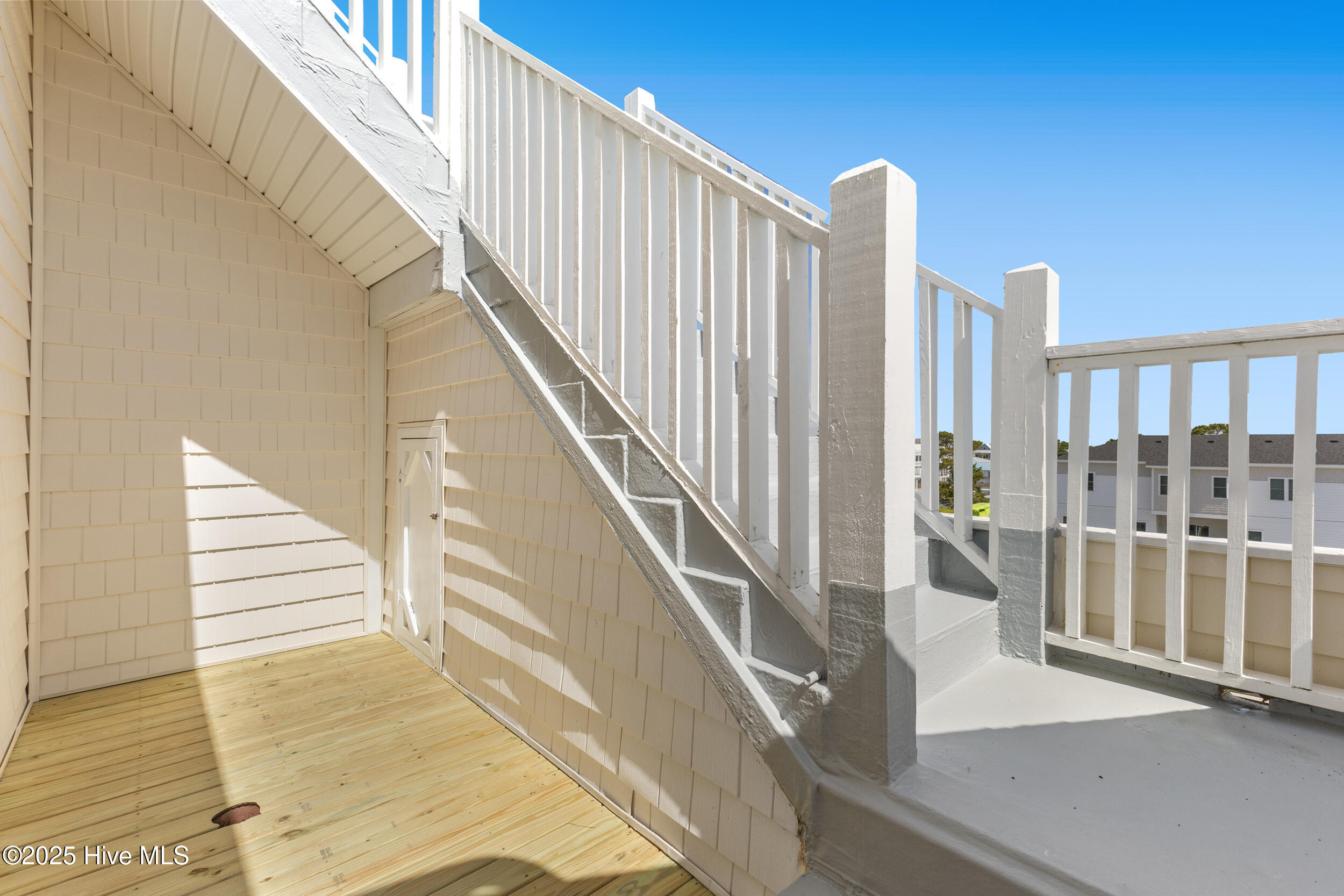 100506404 | Photo 44