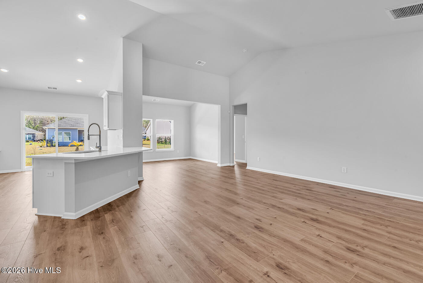 100560005 | Photo 10