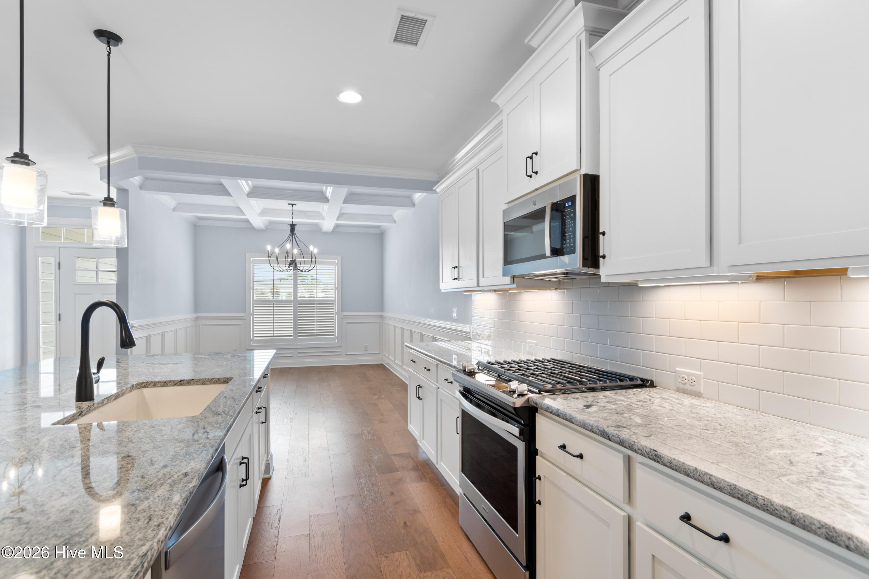 100549158 | Photo 11