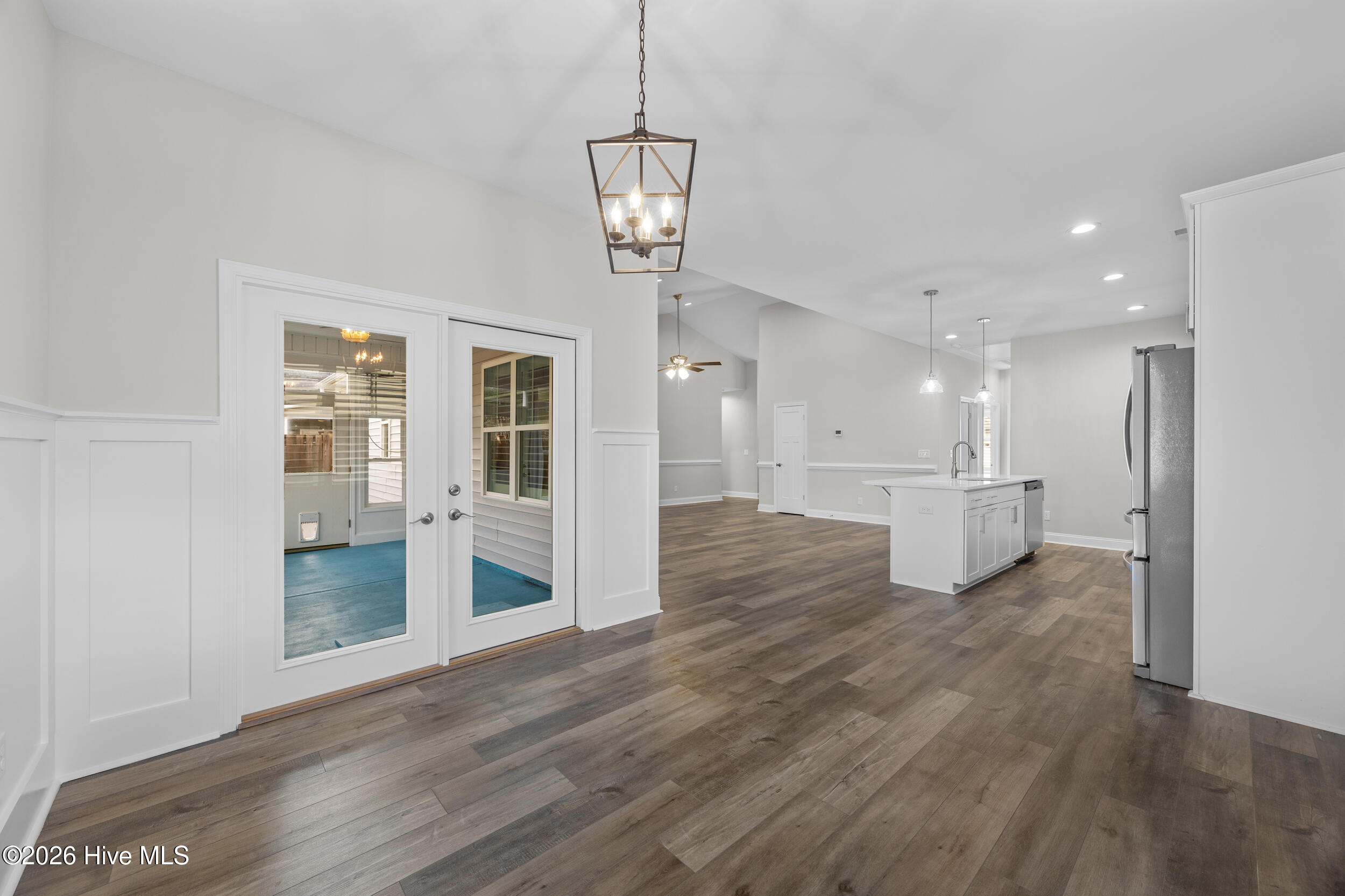 100559295 | Photo 18