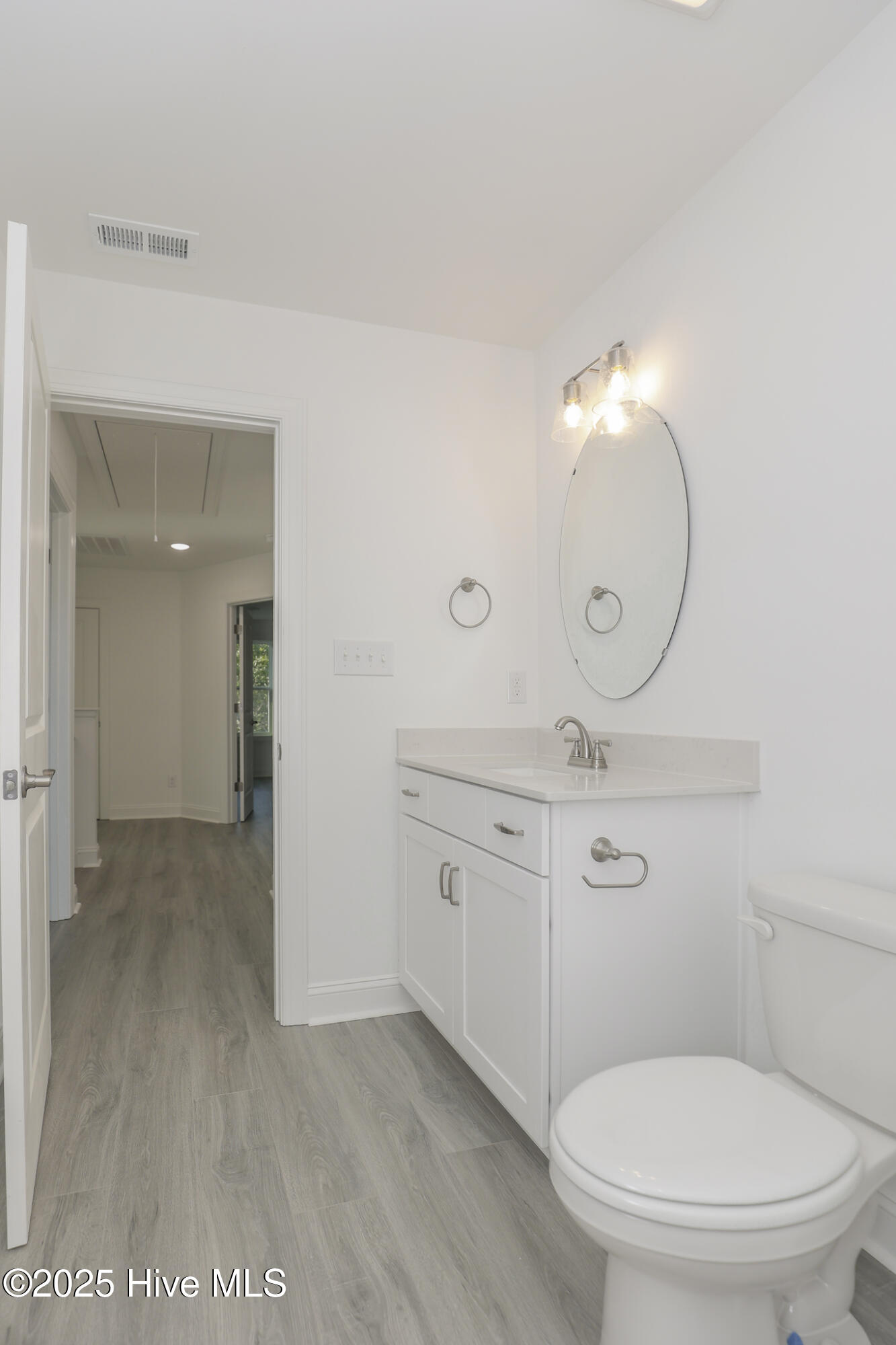 100553822 | Photo 63