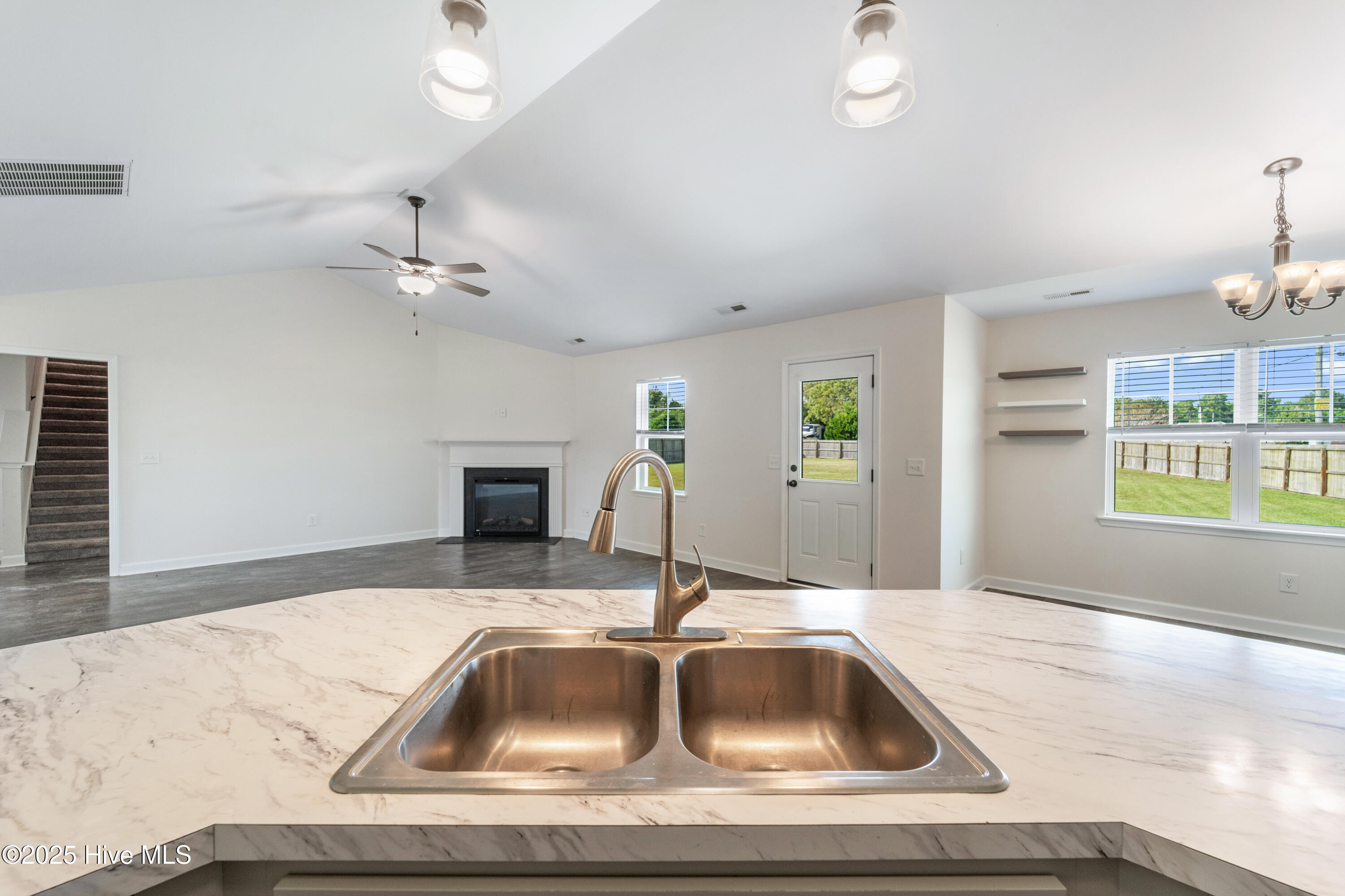 100534550 | Photo 16