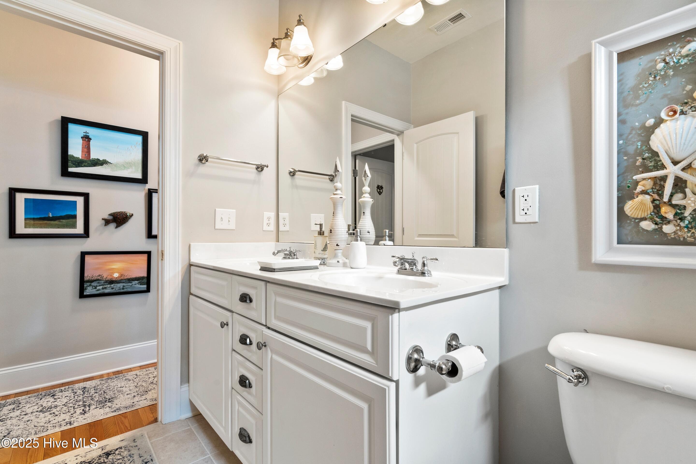 100525982 | Photo 35