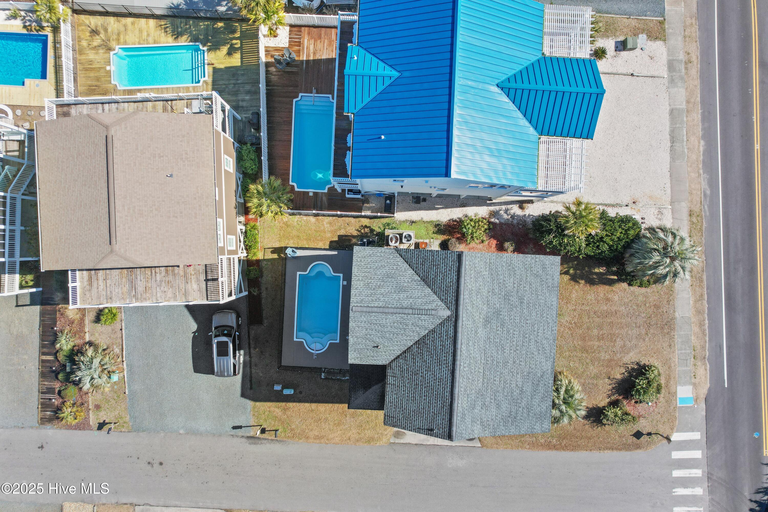 100558310 | Photo 47