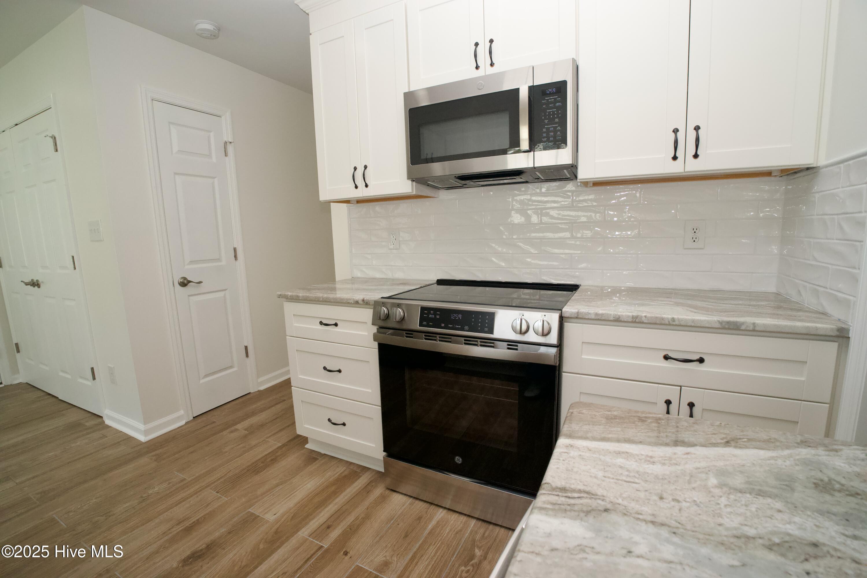 100527332 | Photo 12