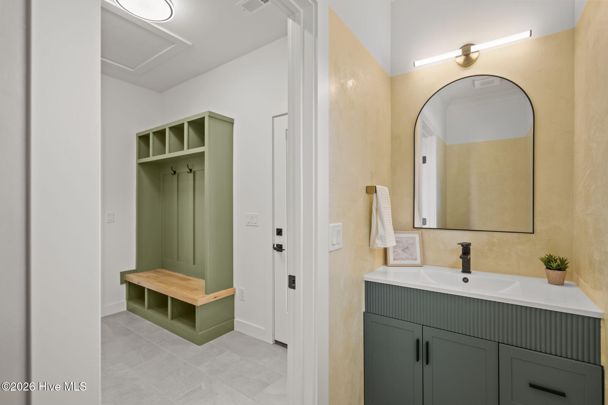 100553901 | Photo 35