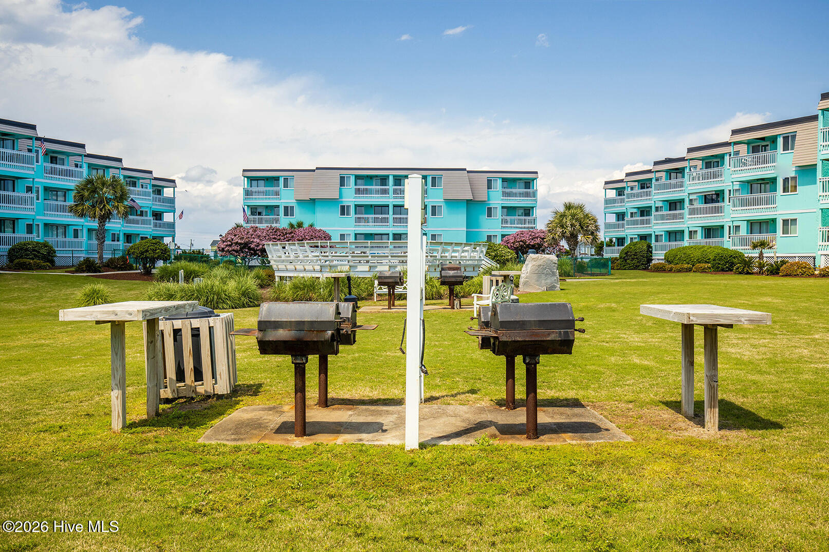301 Commerce Way 