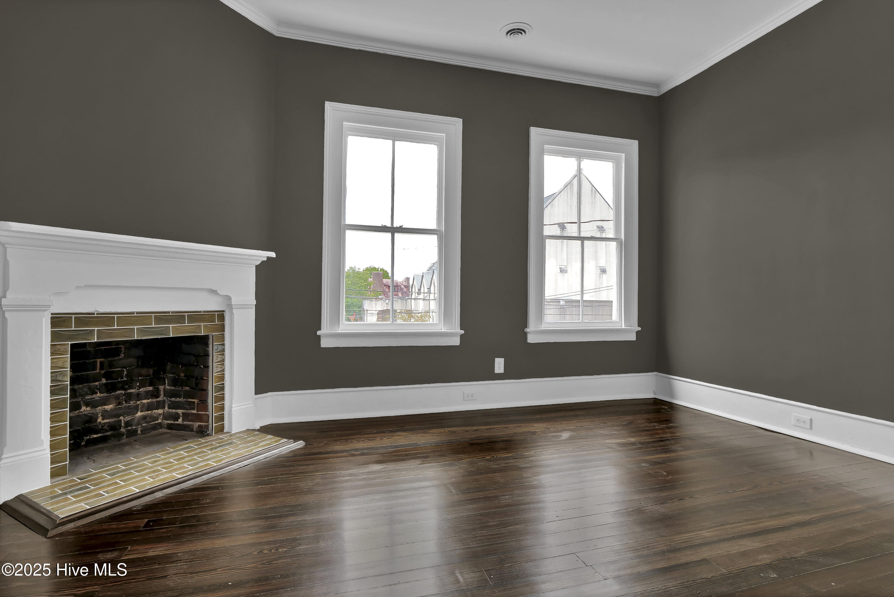 100529897 | Photo 24