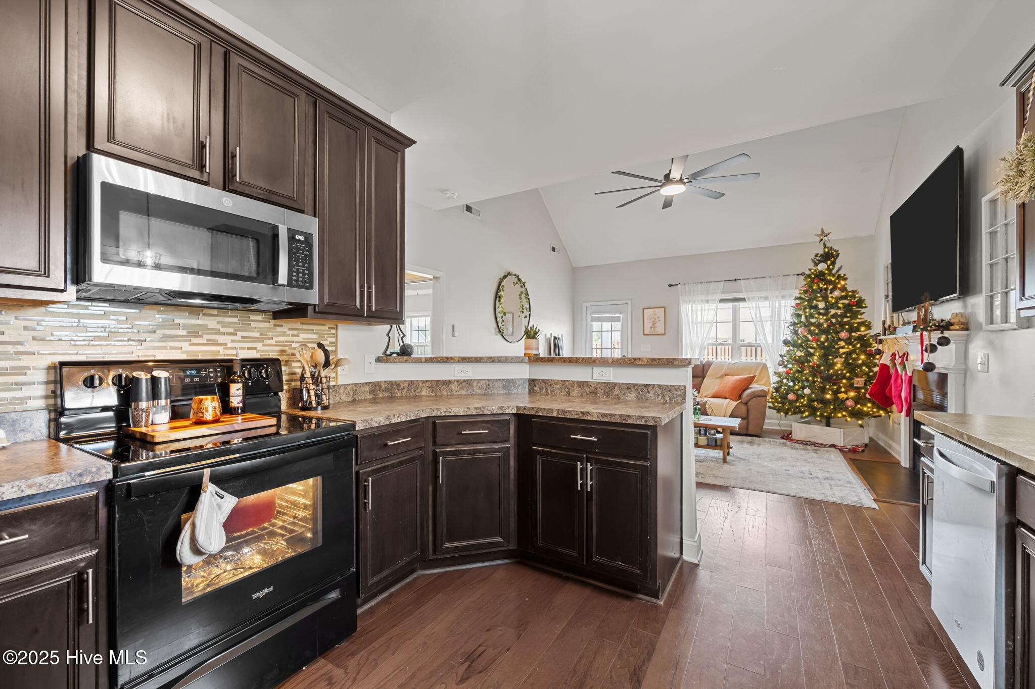 100543355 | Photo 12