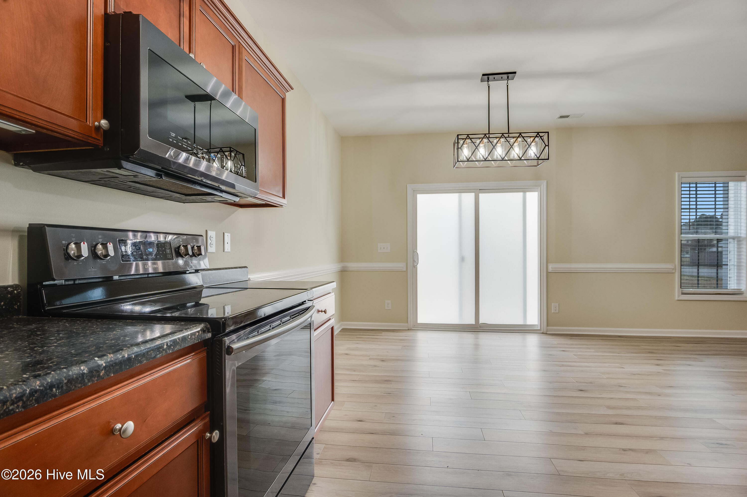 100545678 | Photo 18