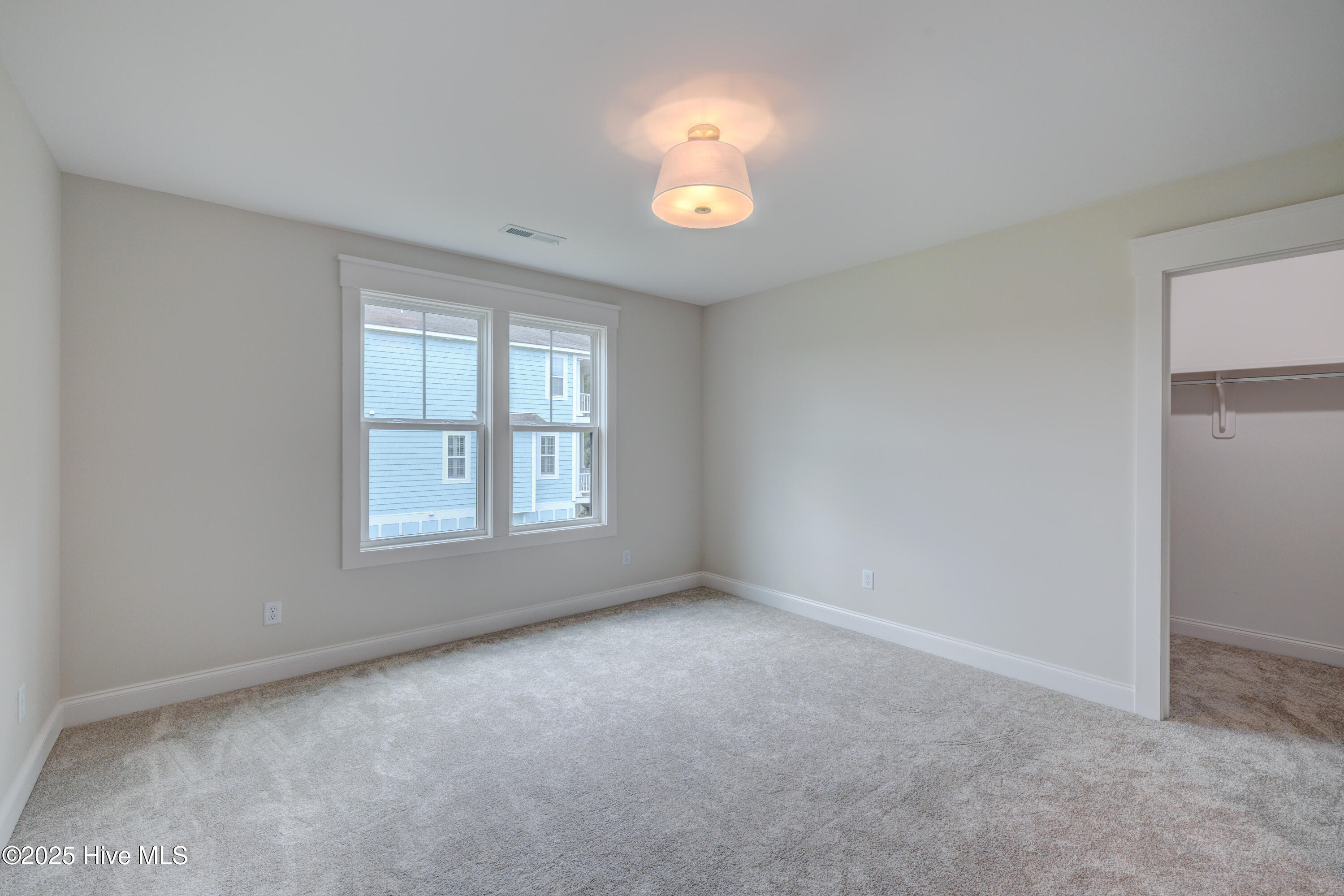 100526920 | Photo 21