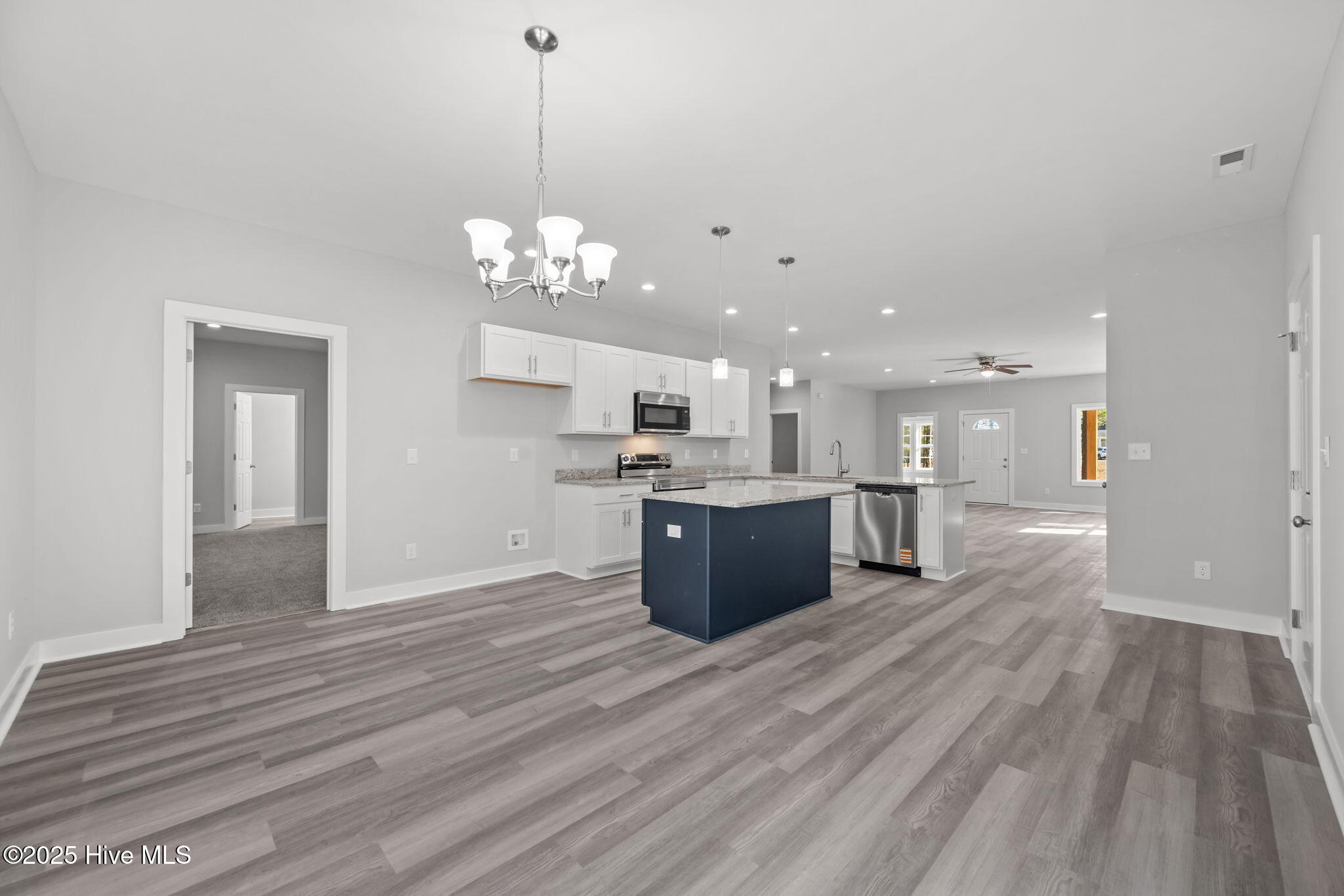 100545832 | Photo 13