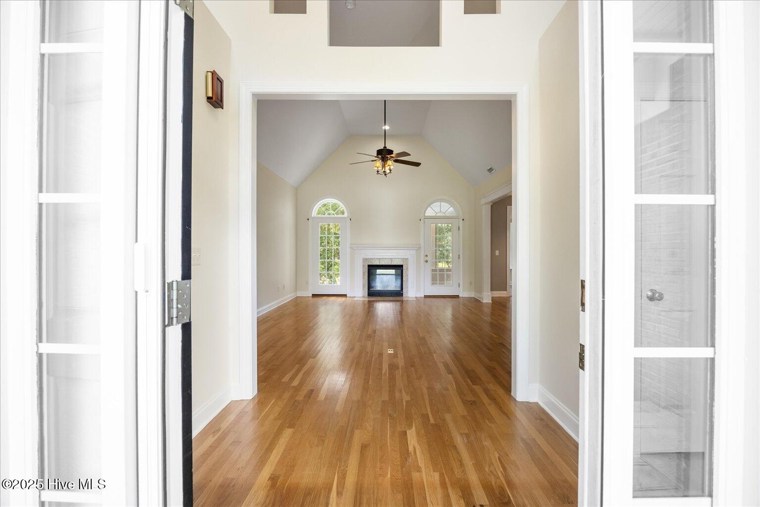 100521563 | Photo 11