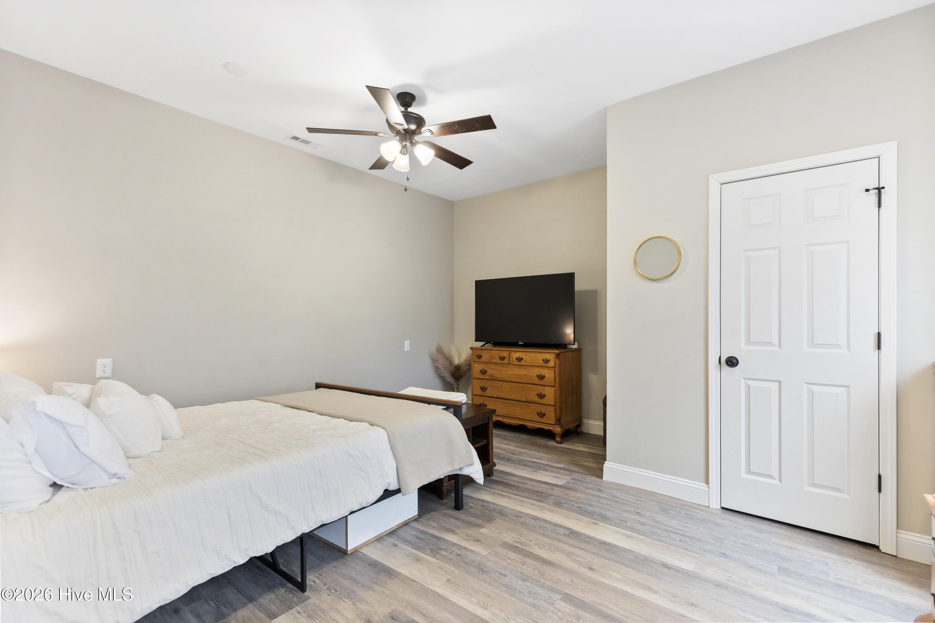 100551822 | Photo 46