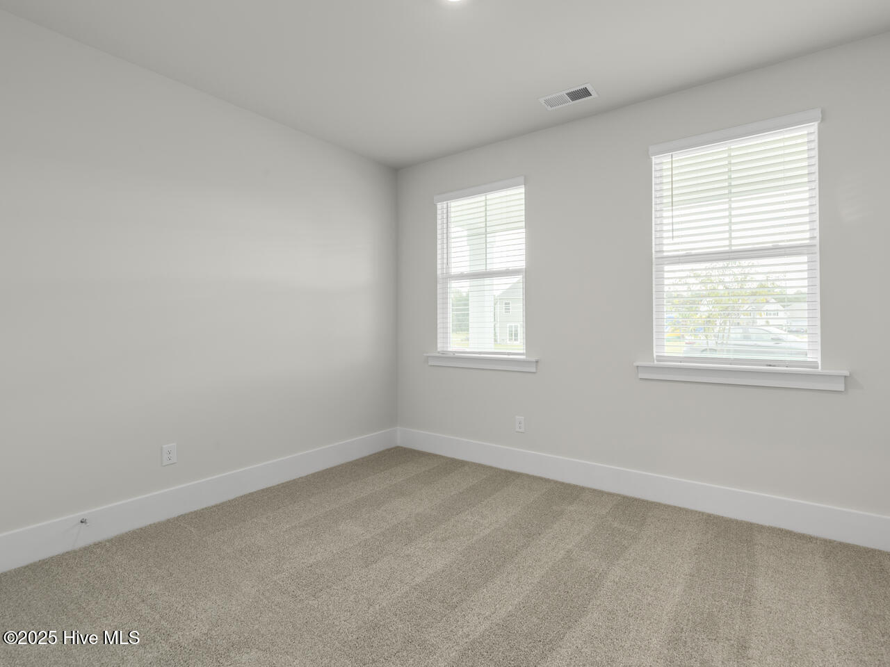 100566279 | Photo 29