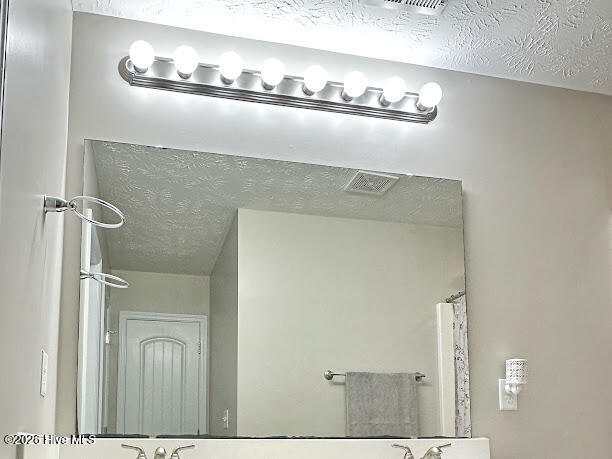 100560235 | Photo 46