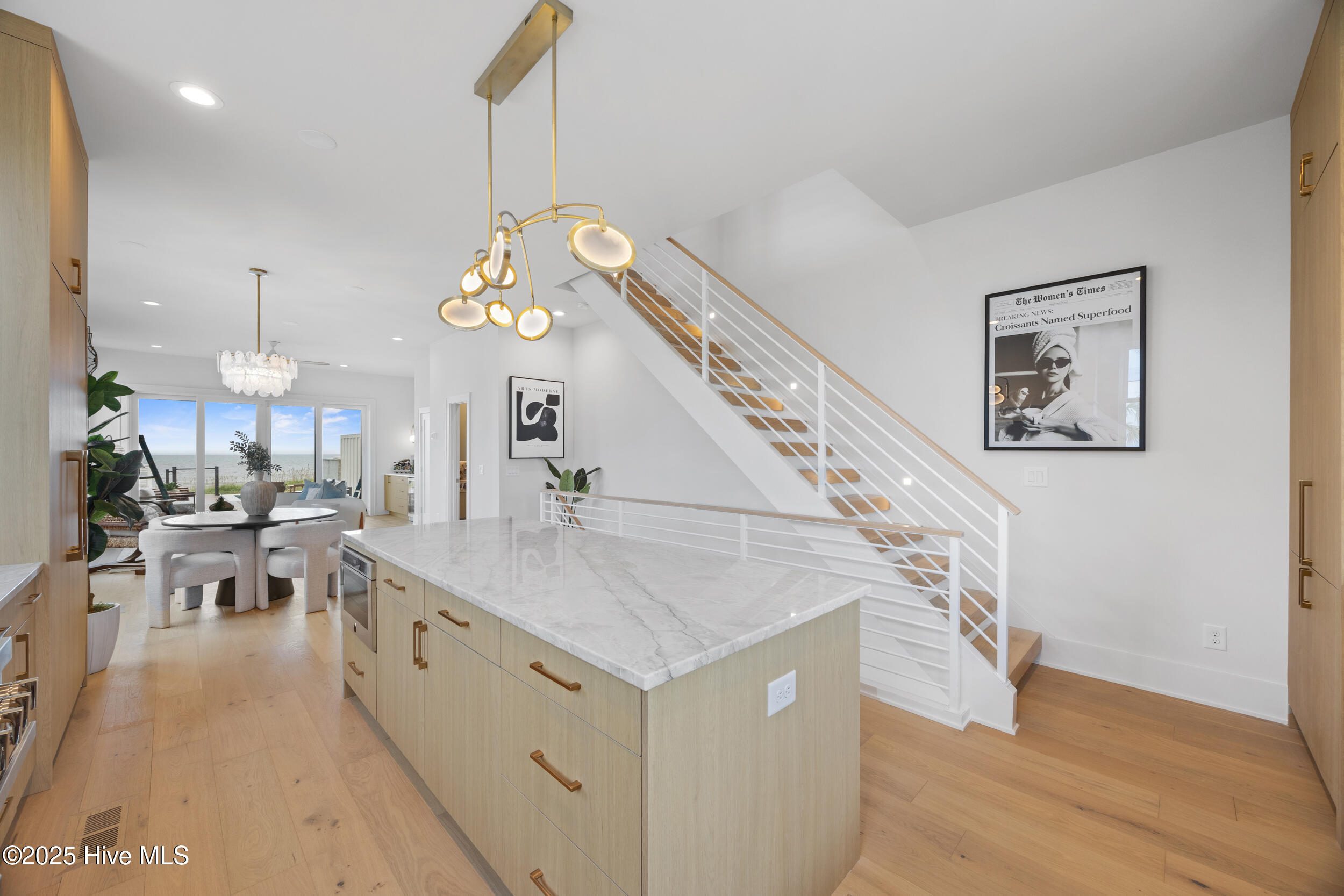 100537057 | Photo 18