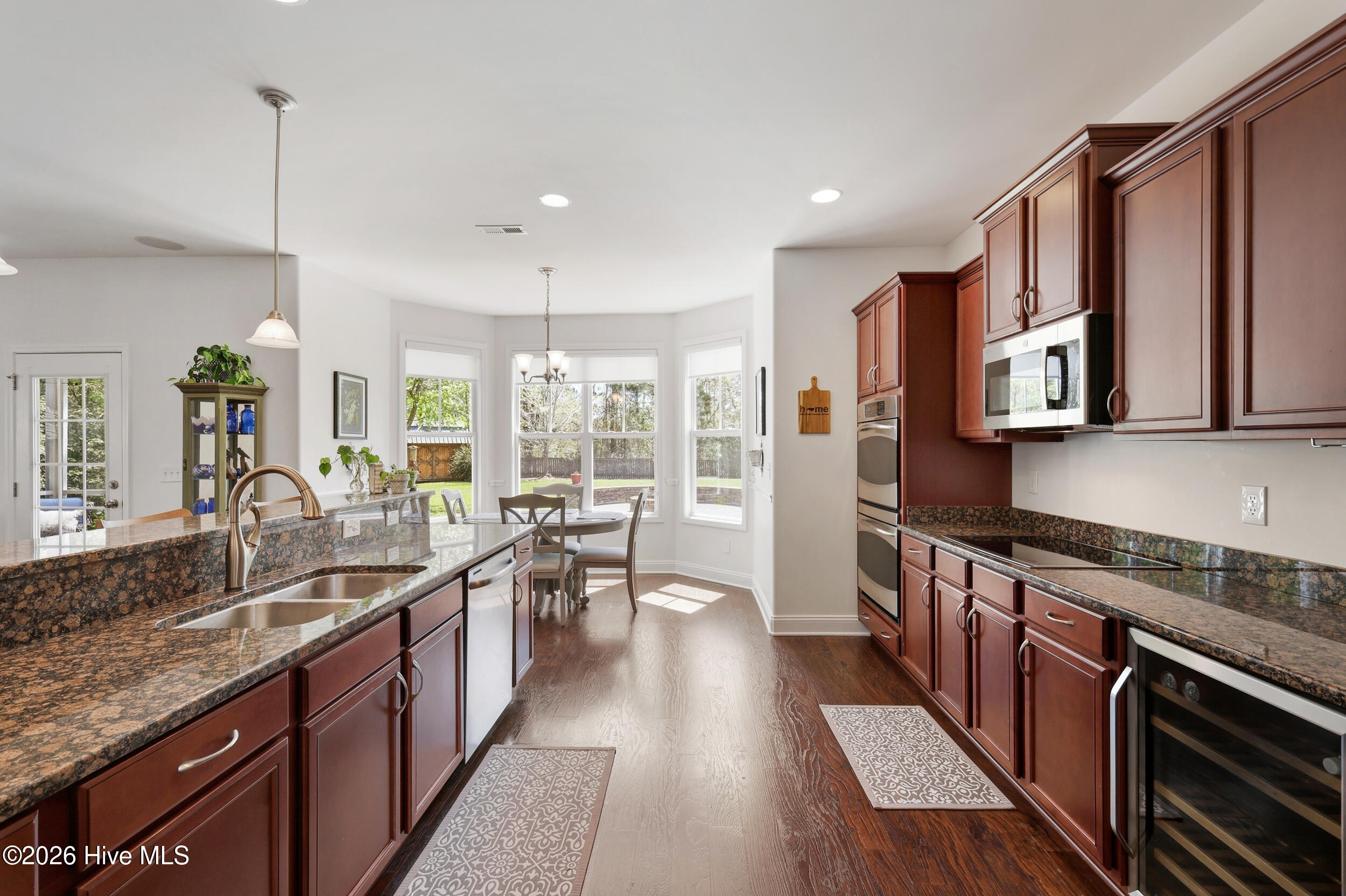 100565856 | Photo 13