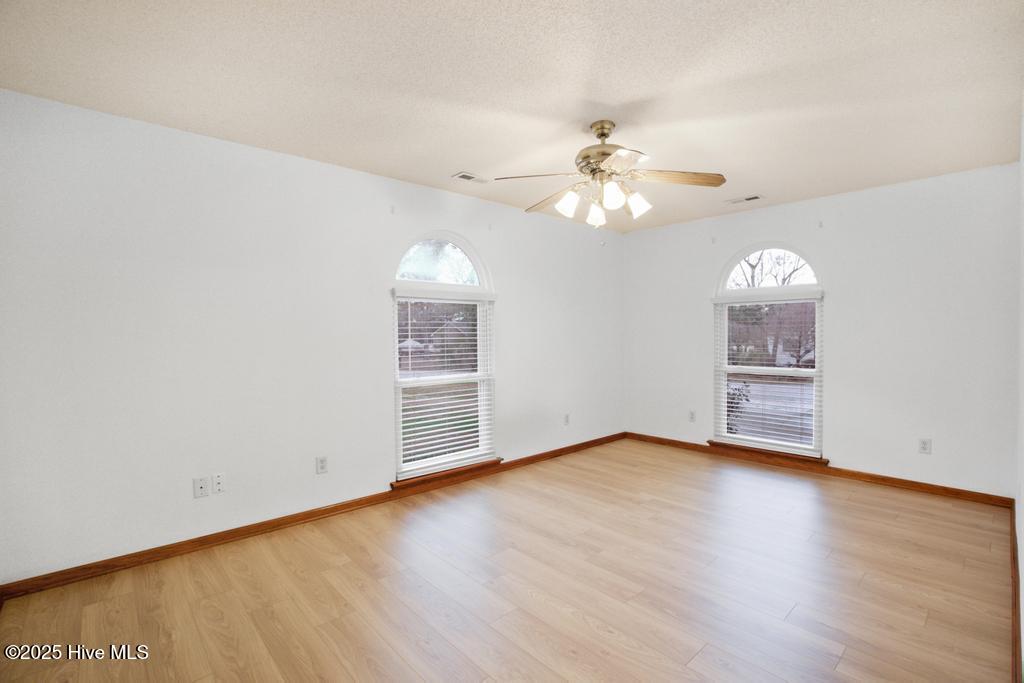 100545195 | Photo 21