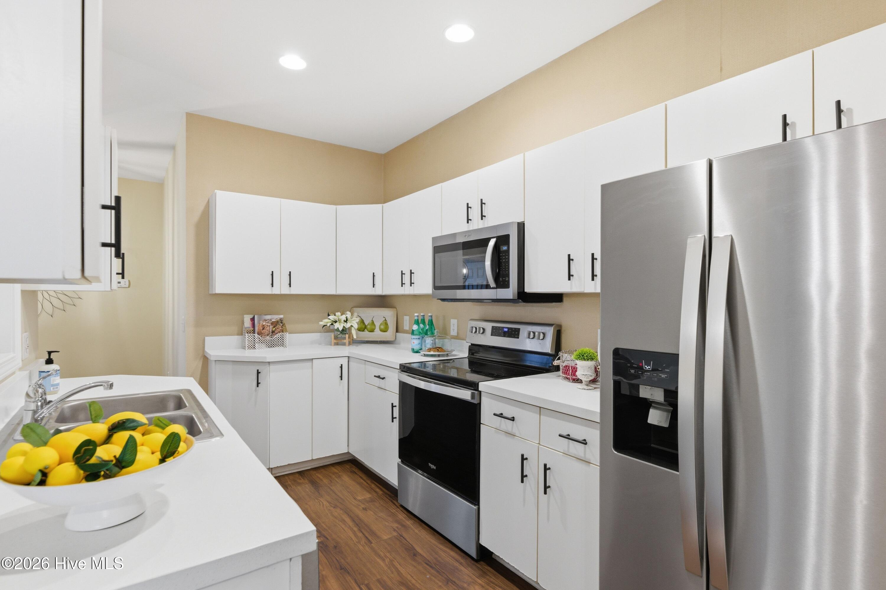 100565399 | Photo 12