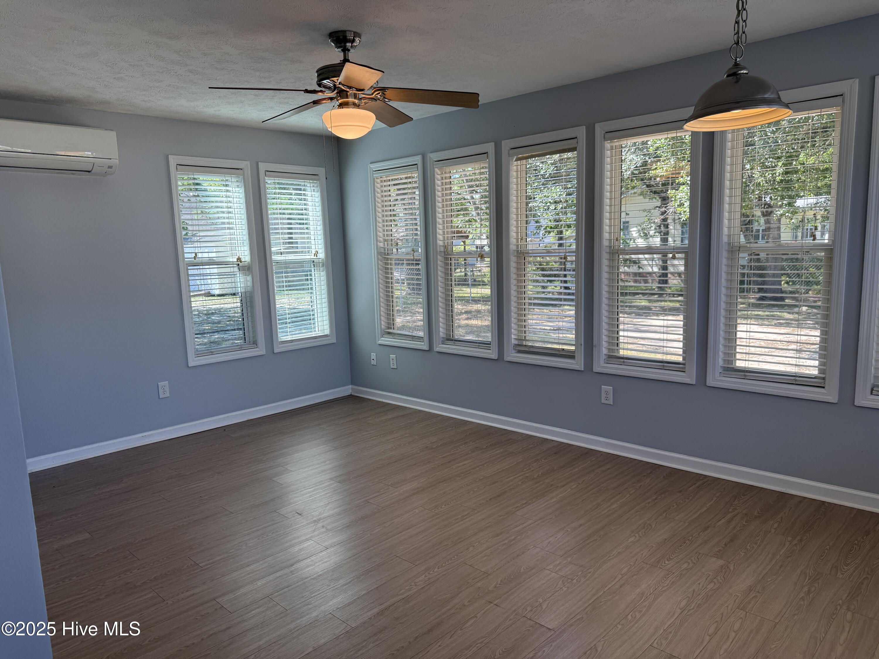 100531759 | Photo 24