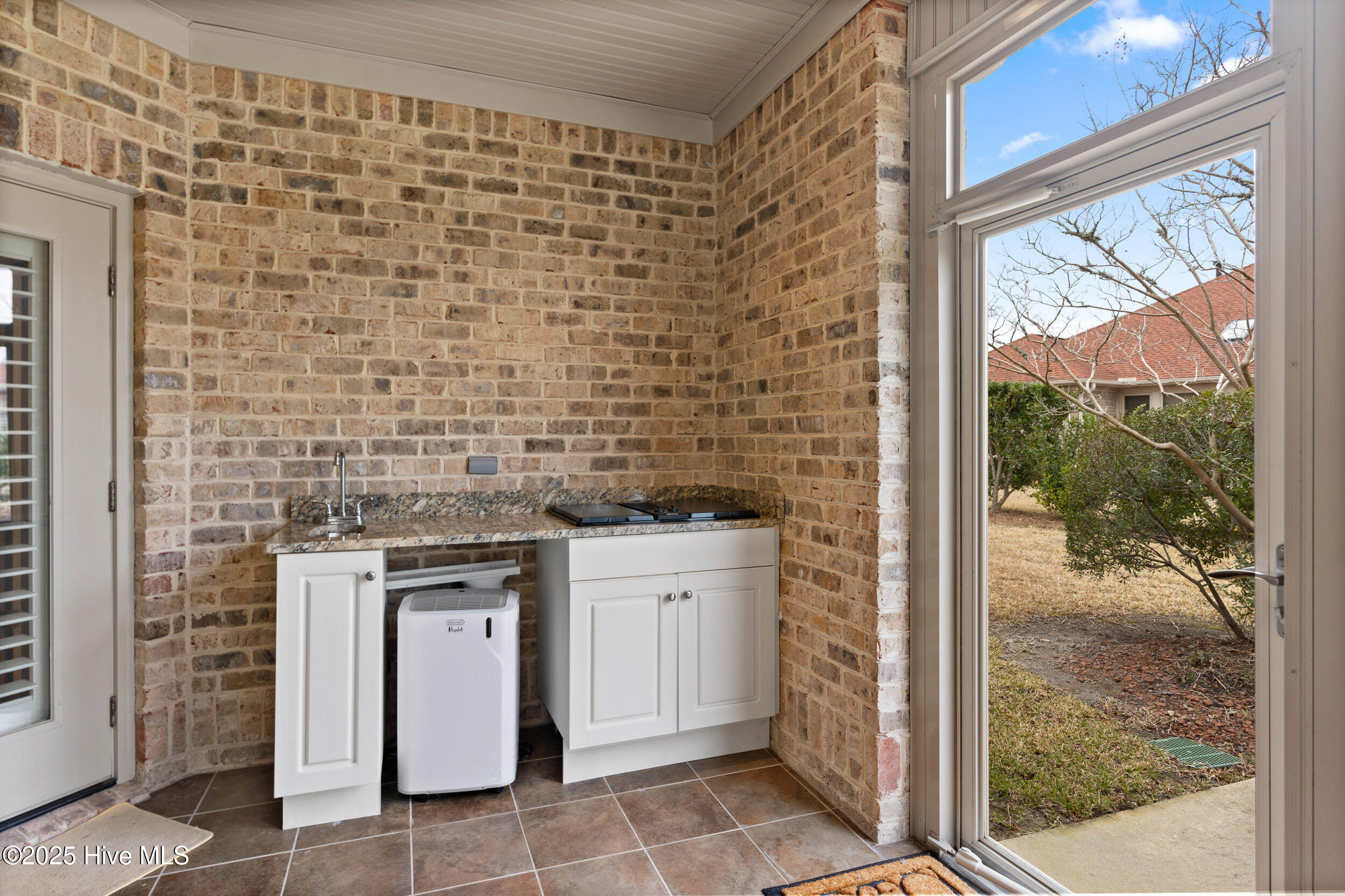 100543015 | Photo 22