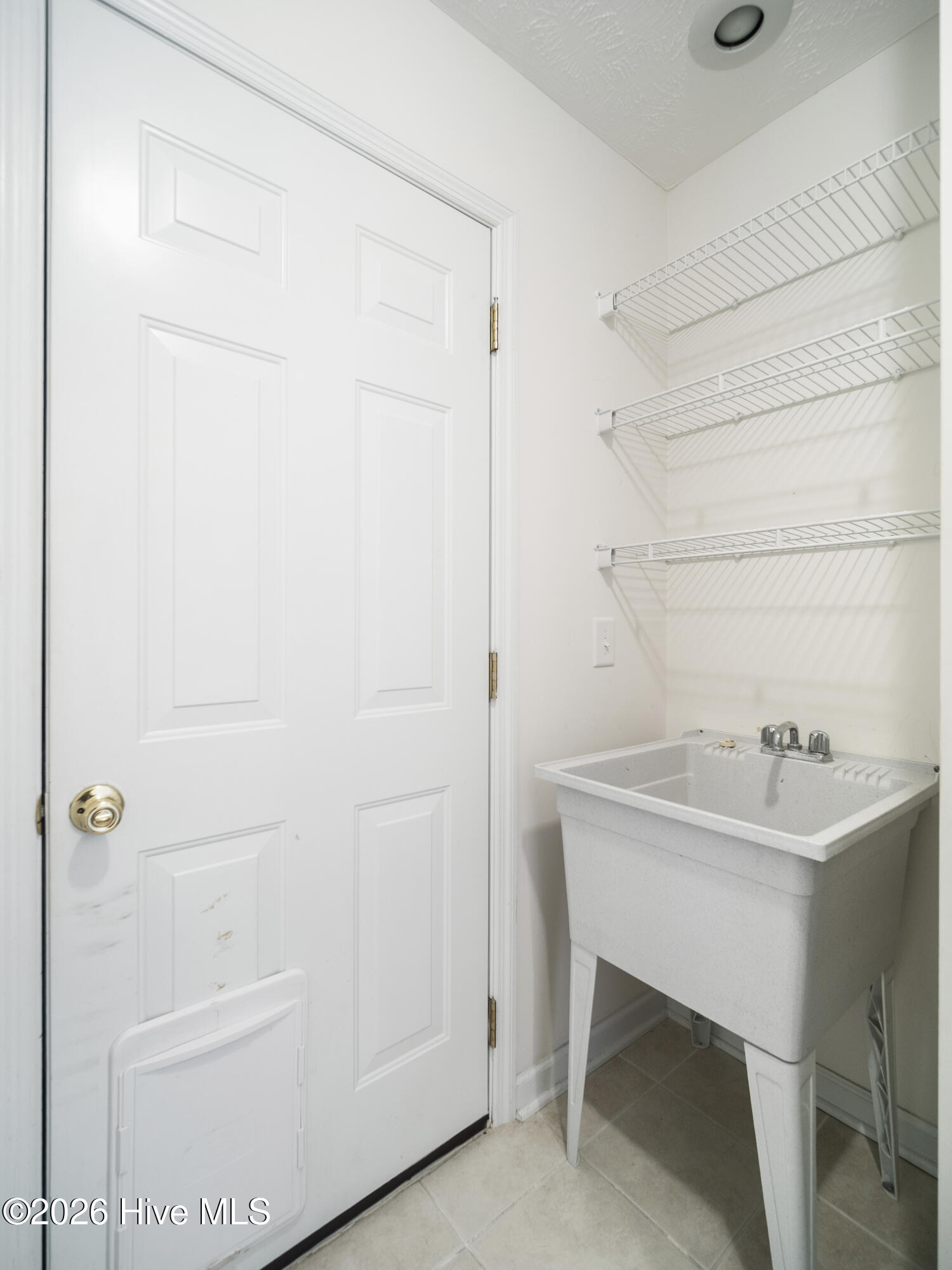 100570640 | Photo 24