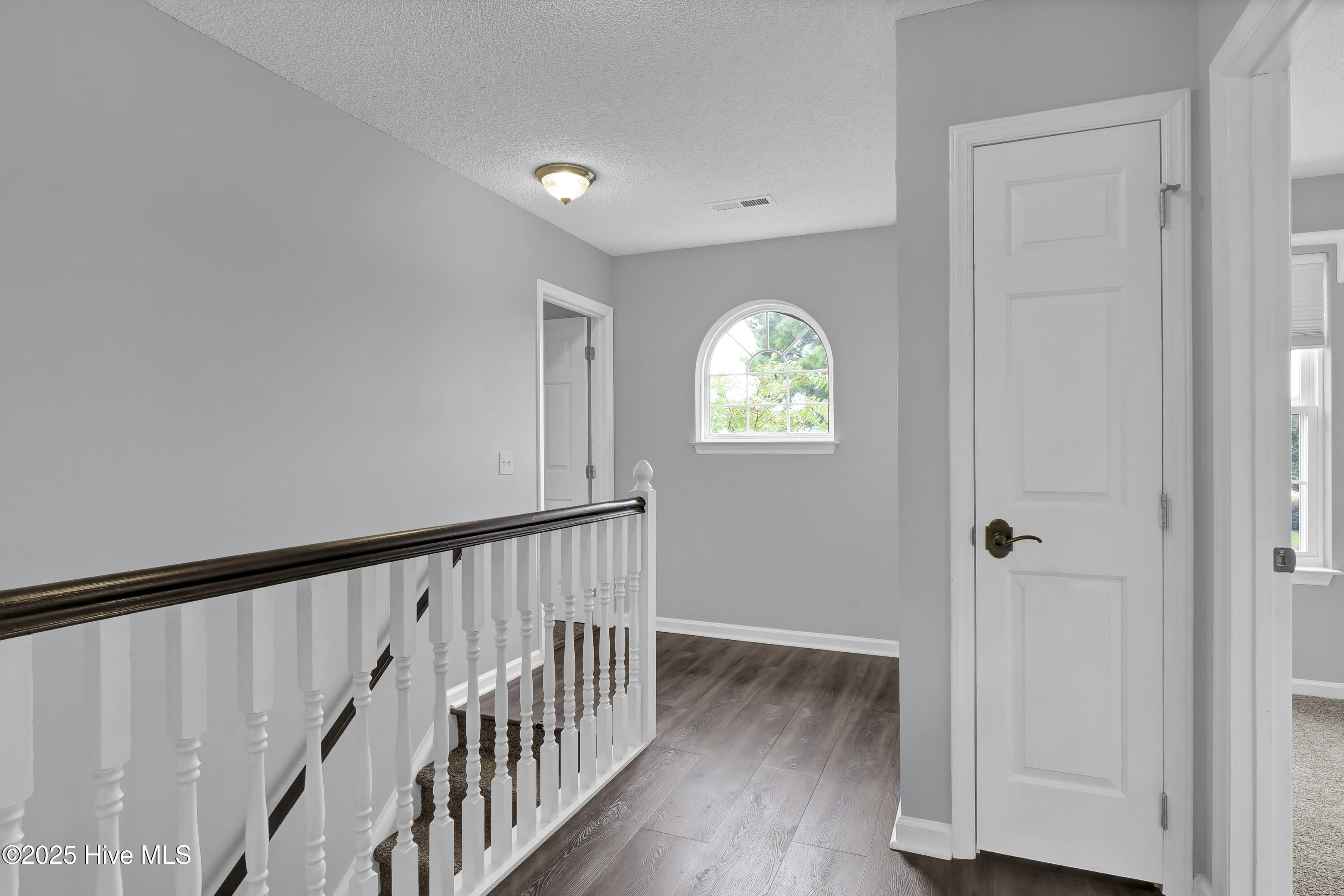 100544266 | Photo 45