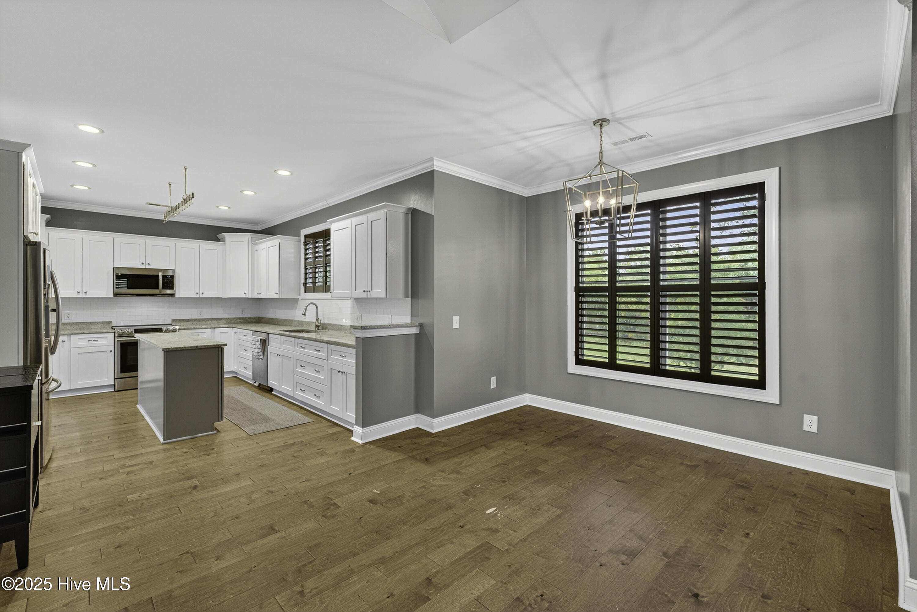 100536427 | Photo 18