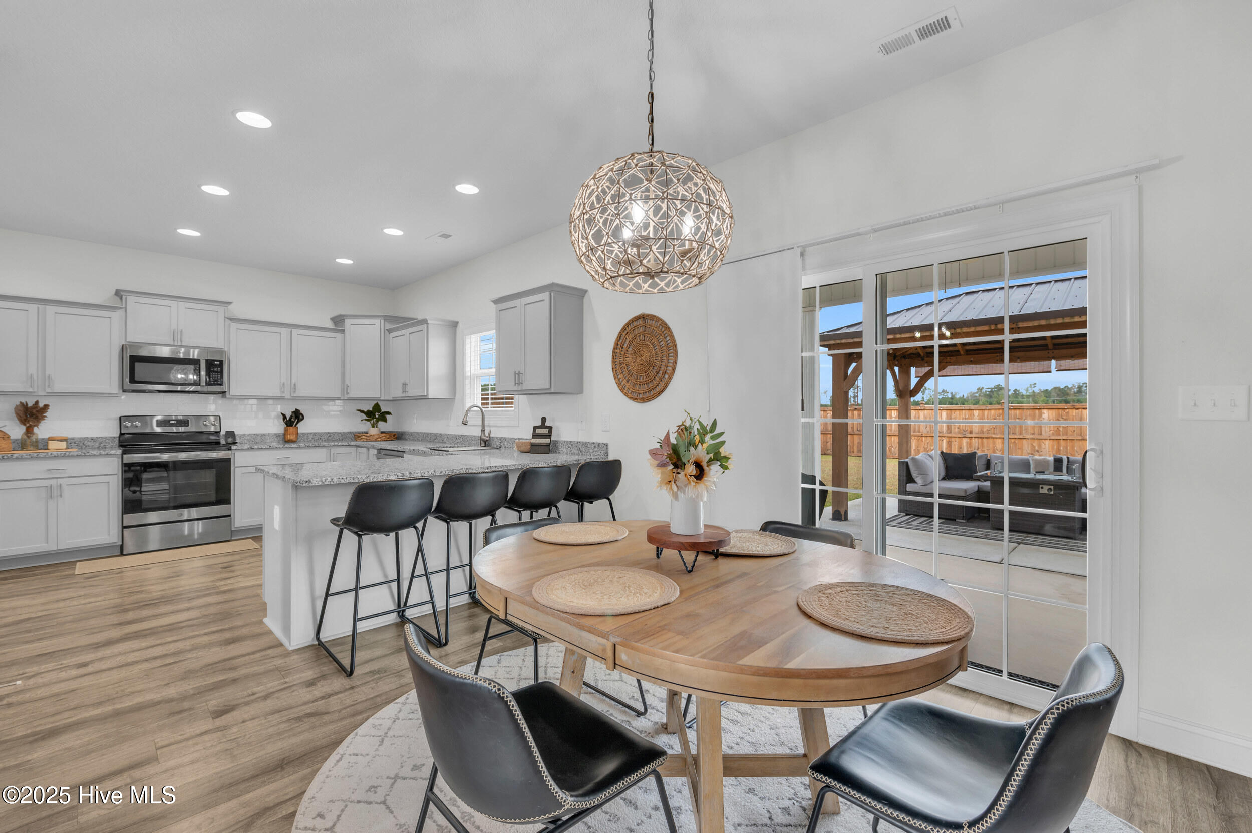 100531101 | Photo 13